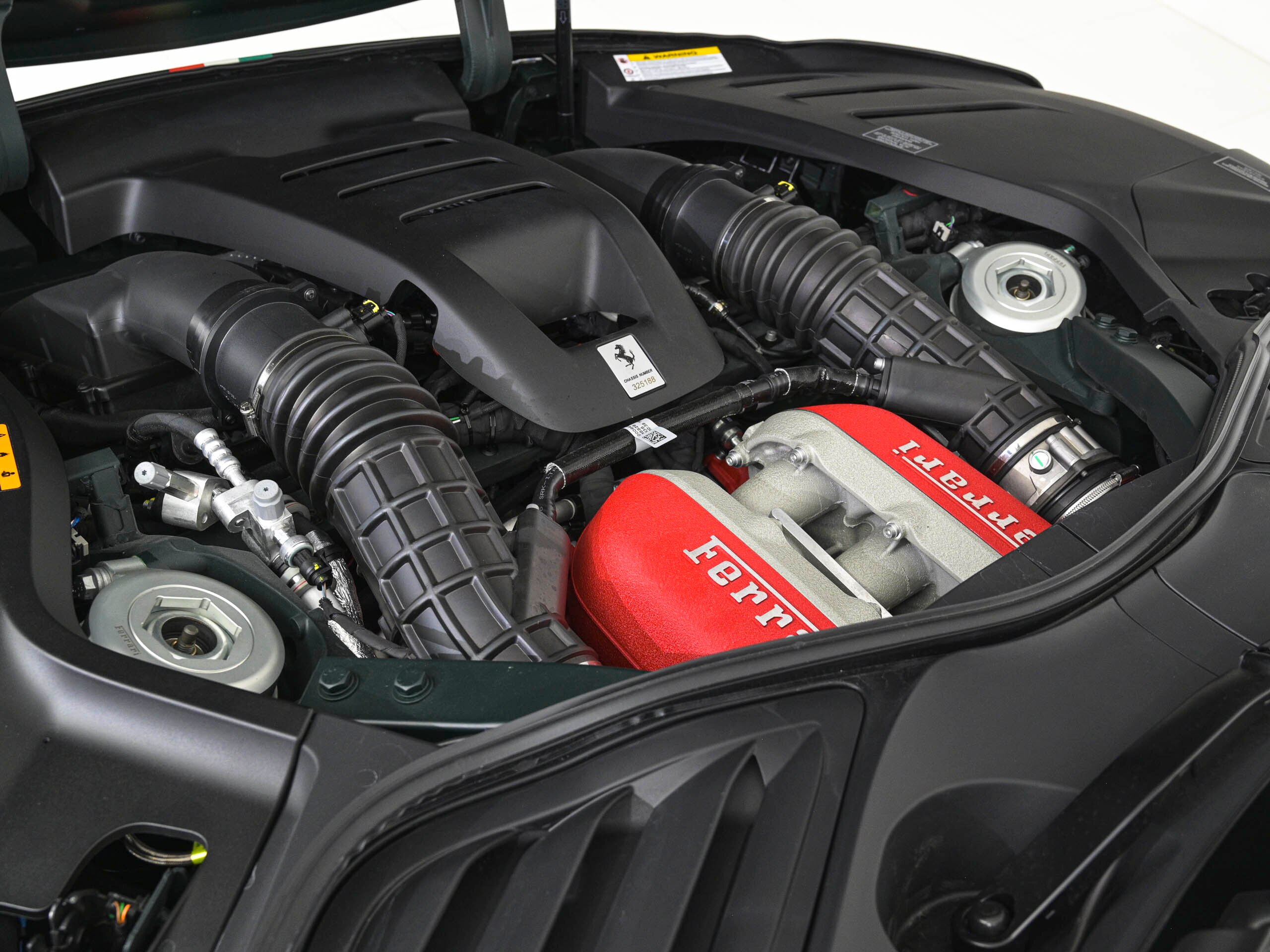 2025 Ferrari Purosangue — Photo 18 / 21
