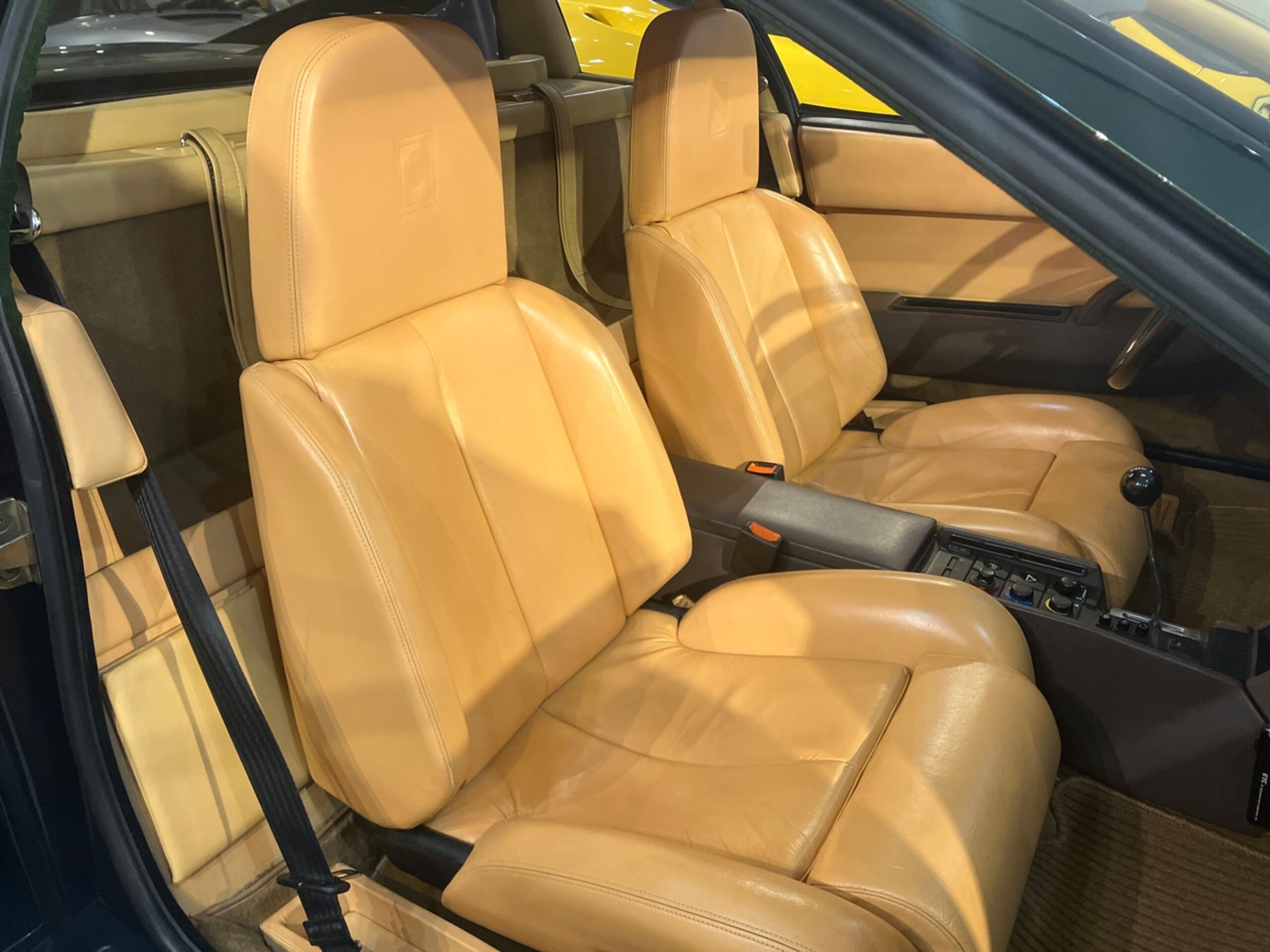 1988 Ferrari Testarossa — Photo 16 / 21