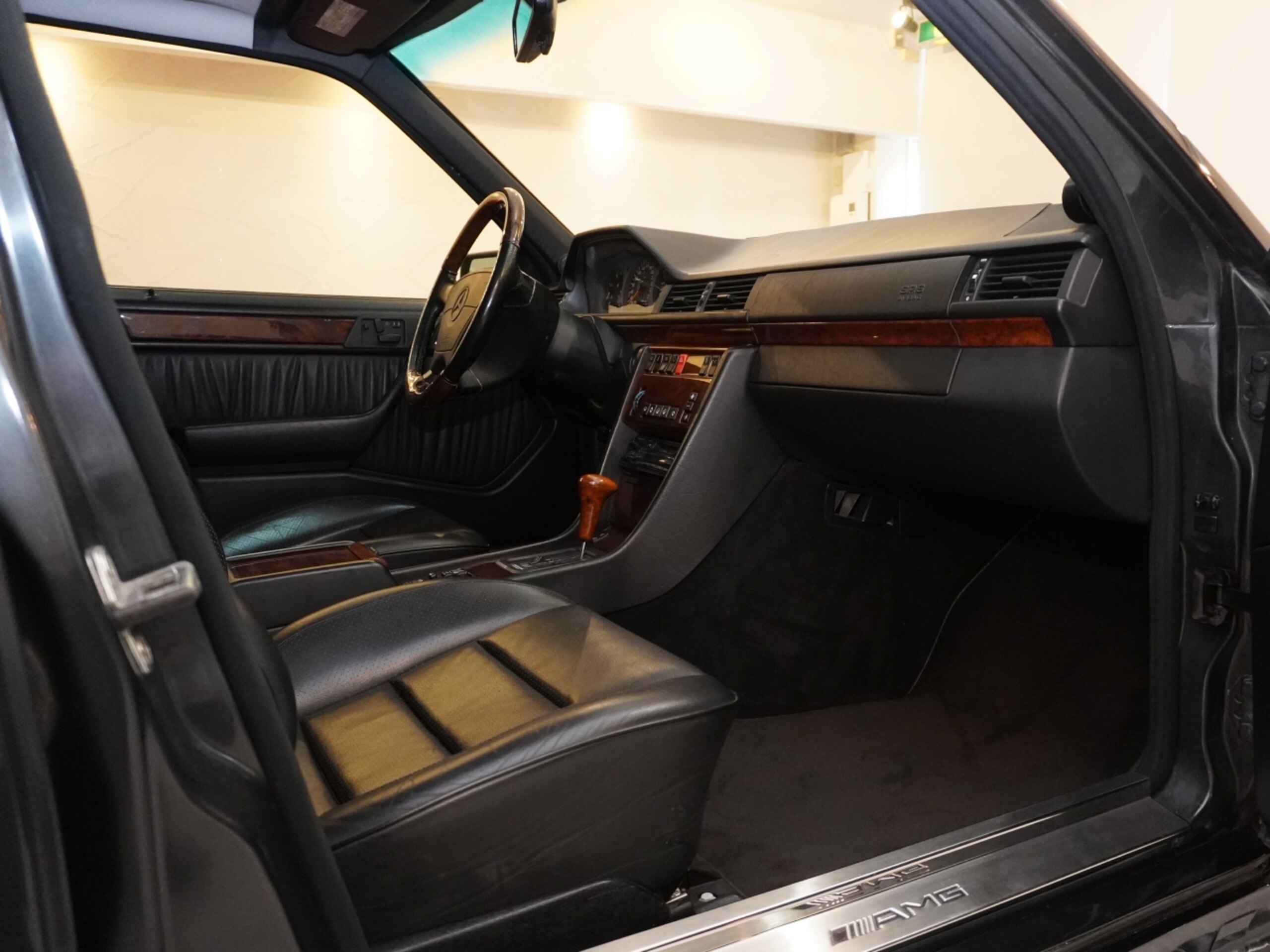 1994 Mercedes Benz E60 AMG — Photo 13 / 24