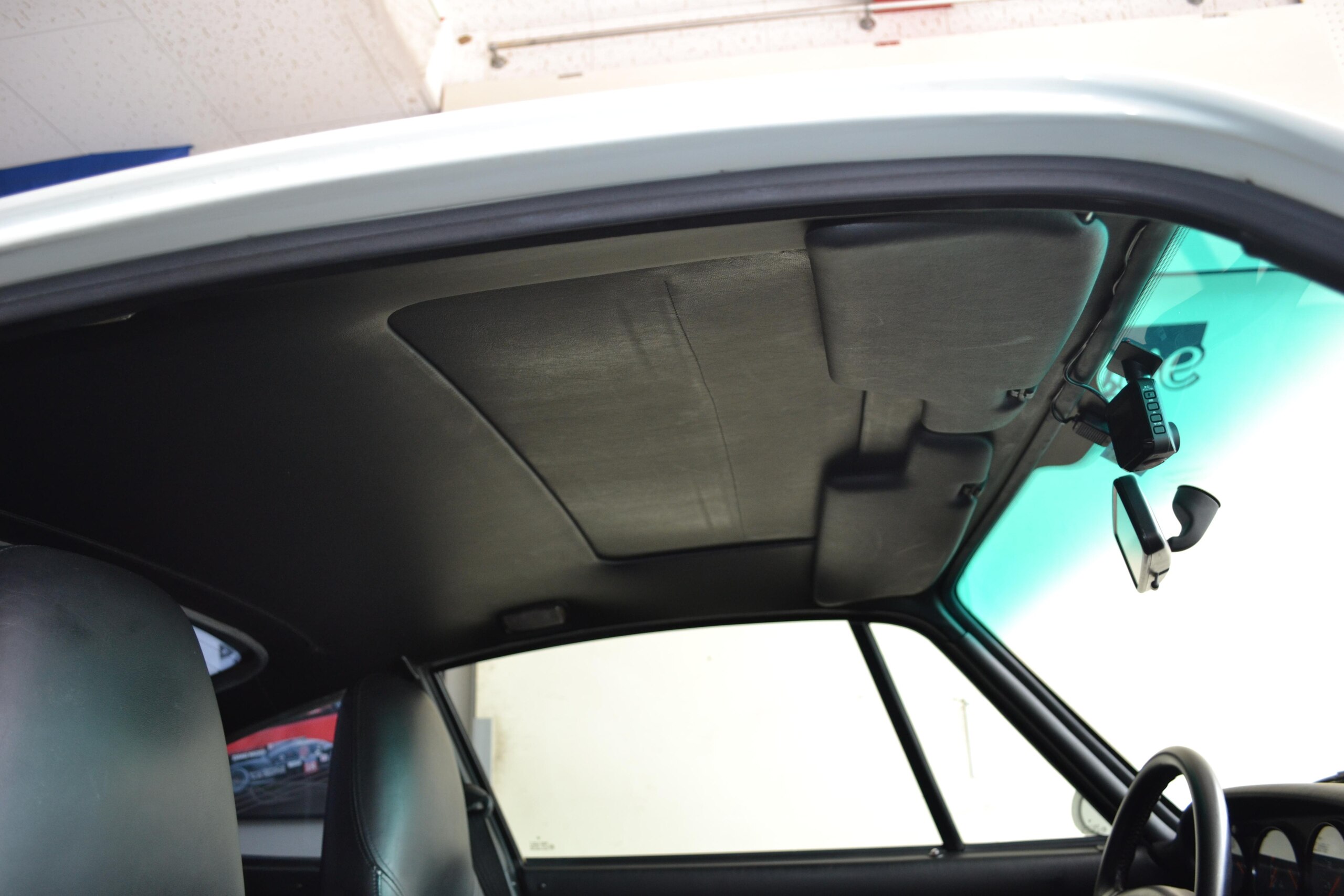 1995 Porsche 911 Carrera 2 — Photo 23 / 24