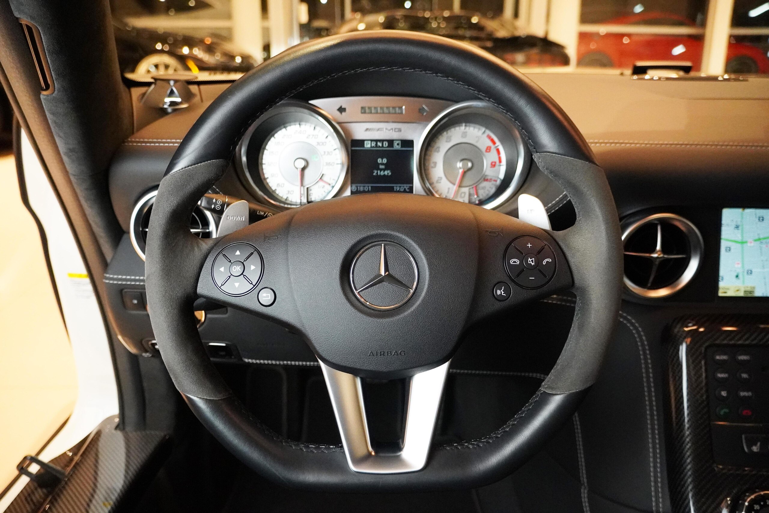 2010 Mercedes Benz SLS AMG — Photo 8 / 19