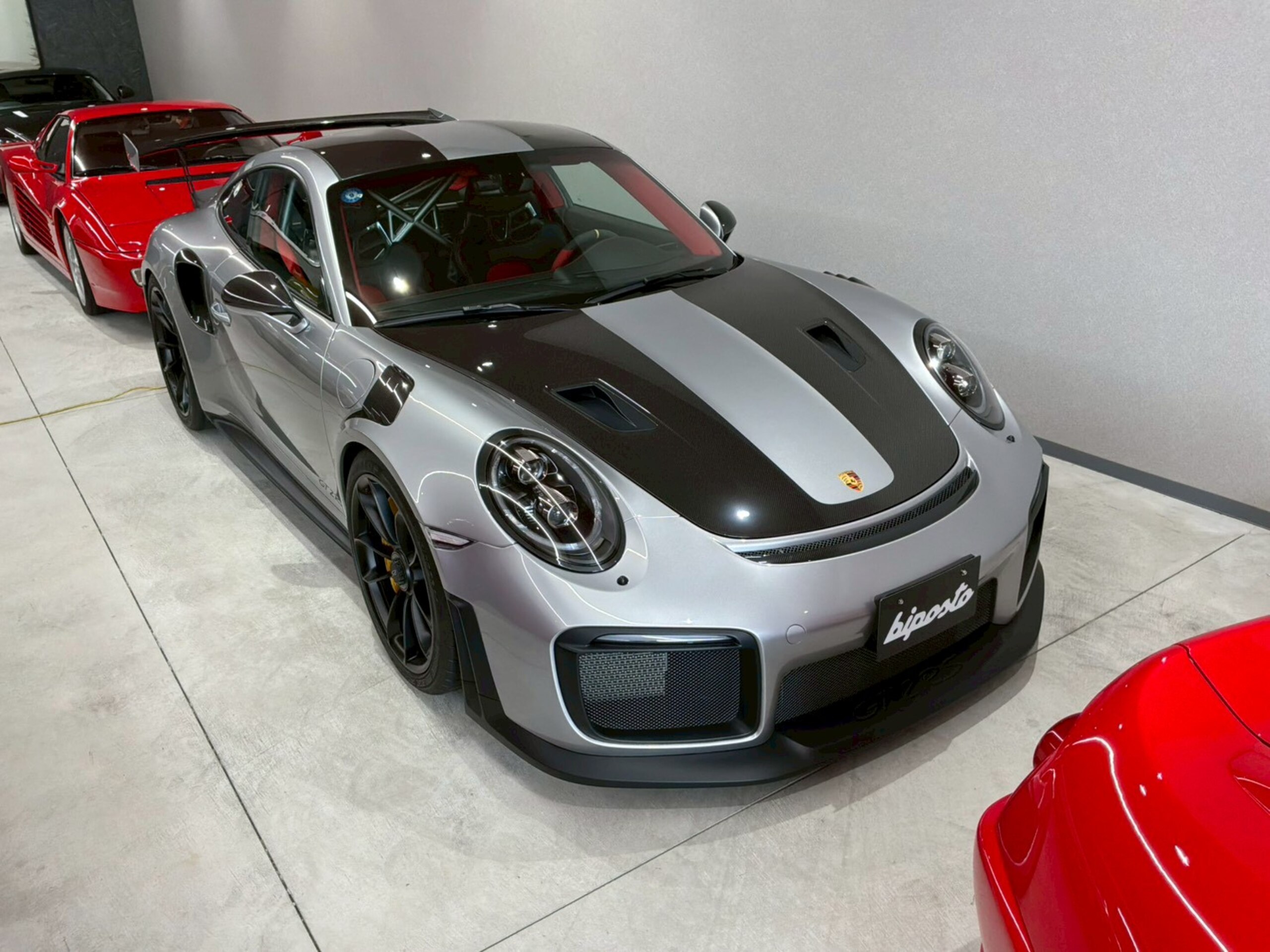 2019 Porsche 911 GT2 RS — Photo 11 / 32