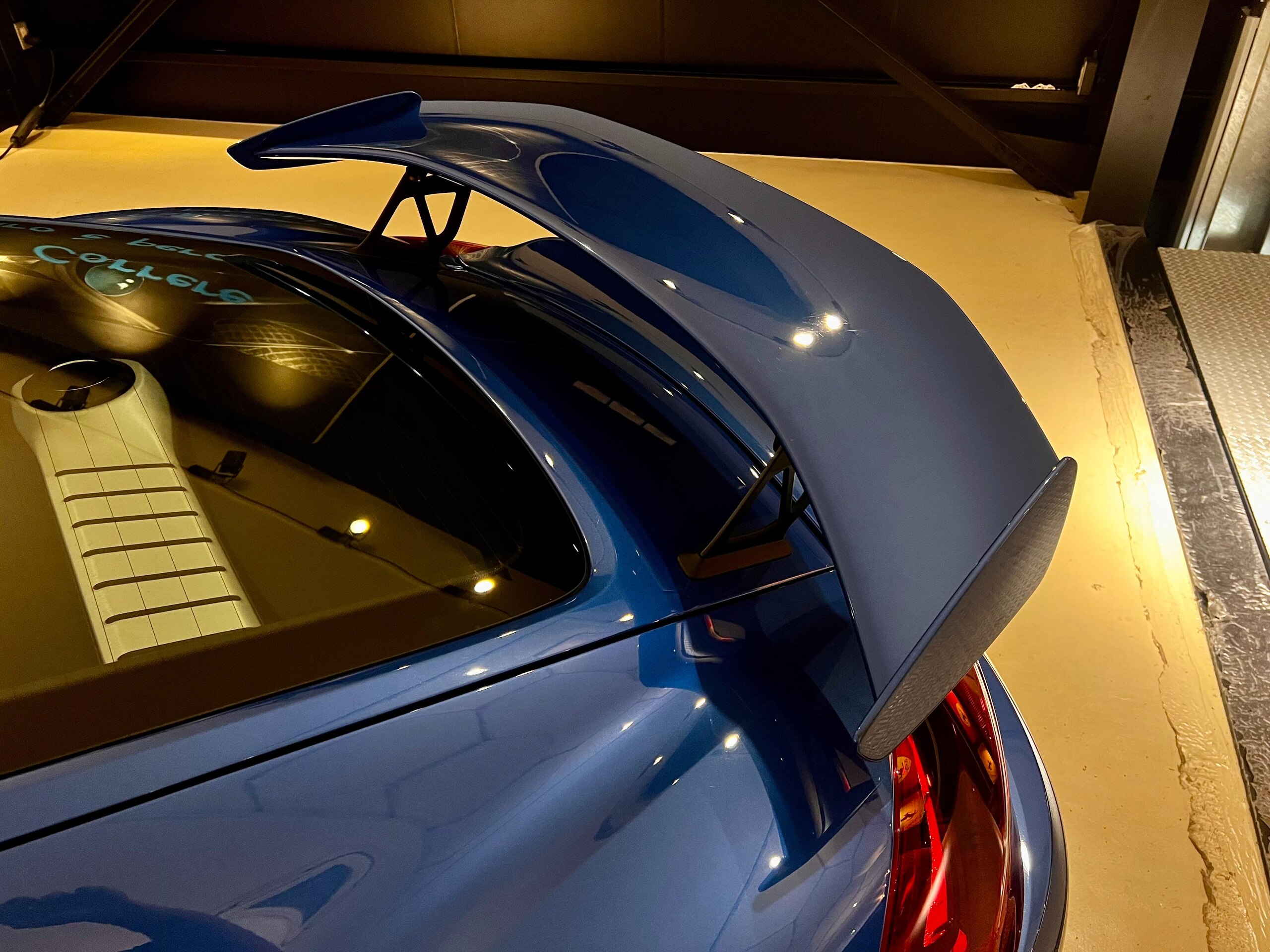 2016 Porsche Cayman GT4 — Photo 8 / 22