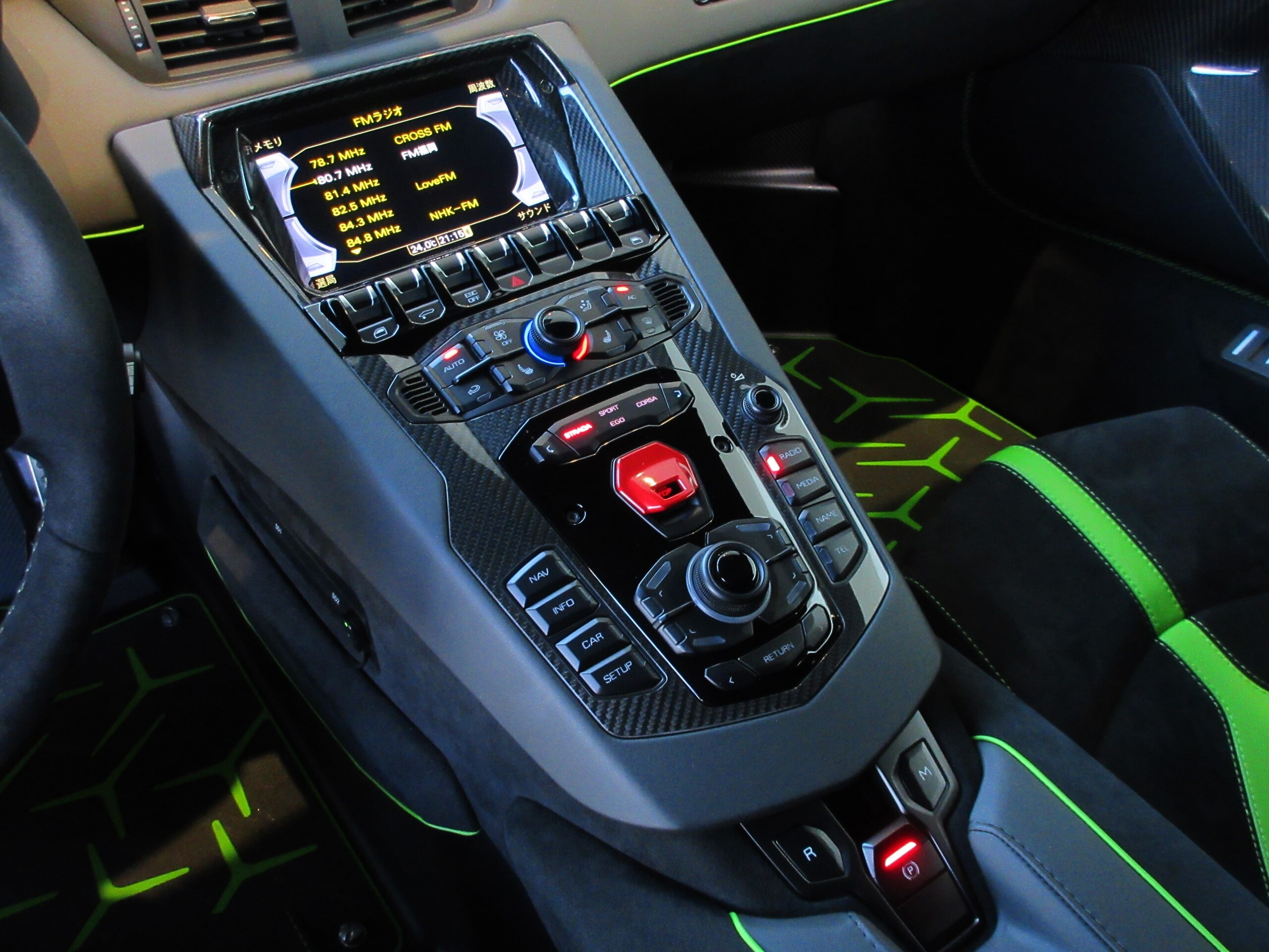 2020 Lamborghini Aventador SVJ — Photo 19 / 25