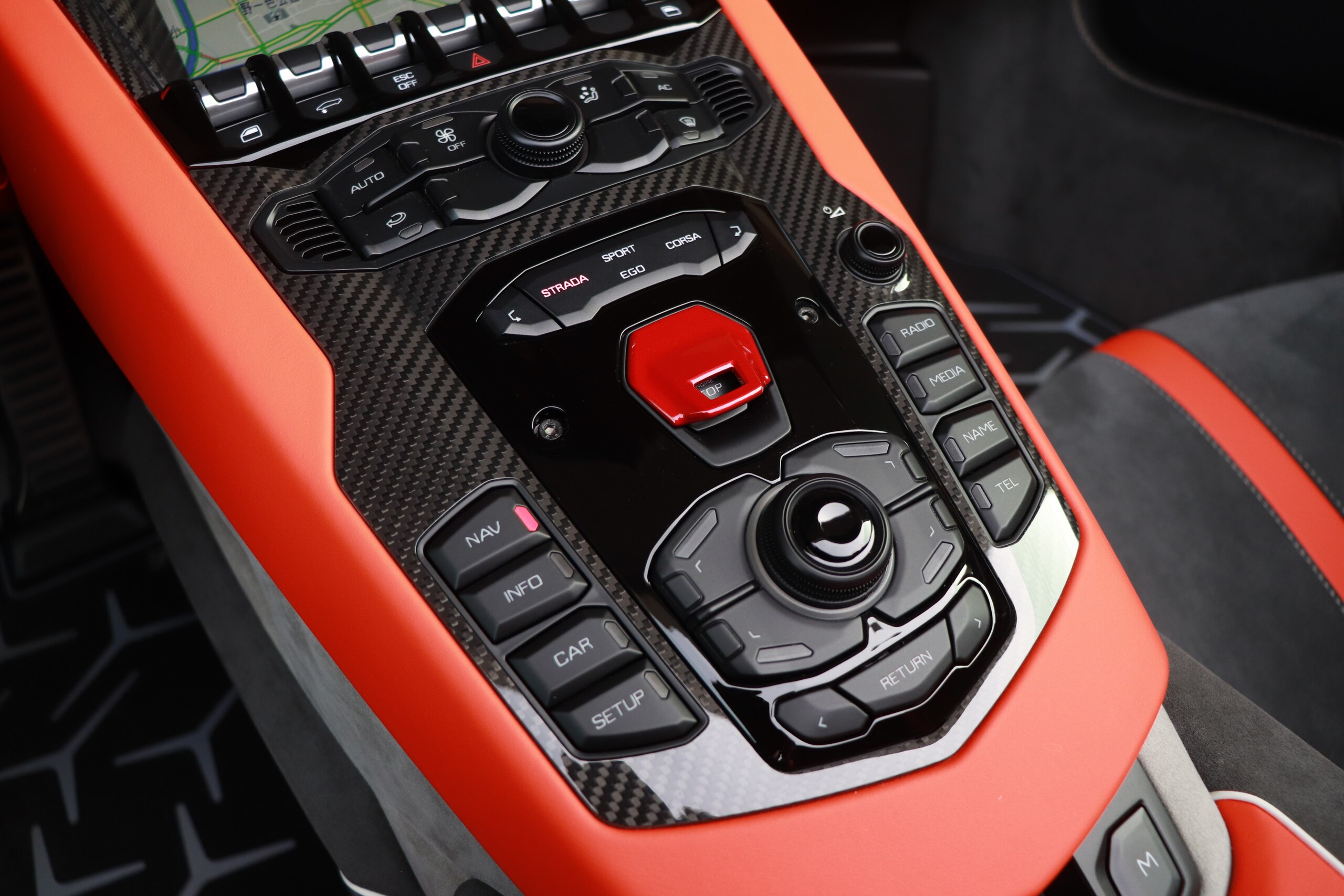 2021 Lamborghini Aventador Roadster SVJ 63 — Photo 16 / 21