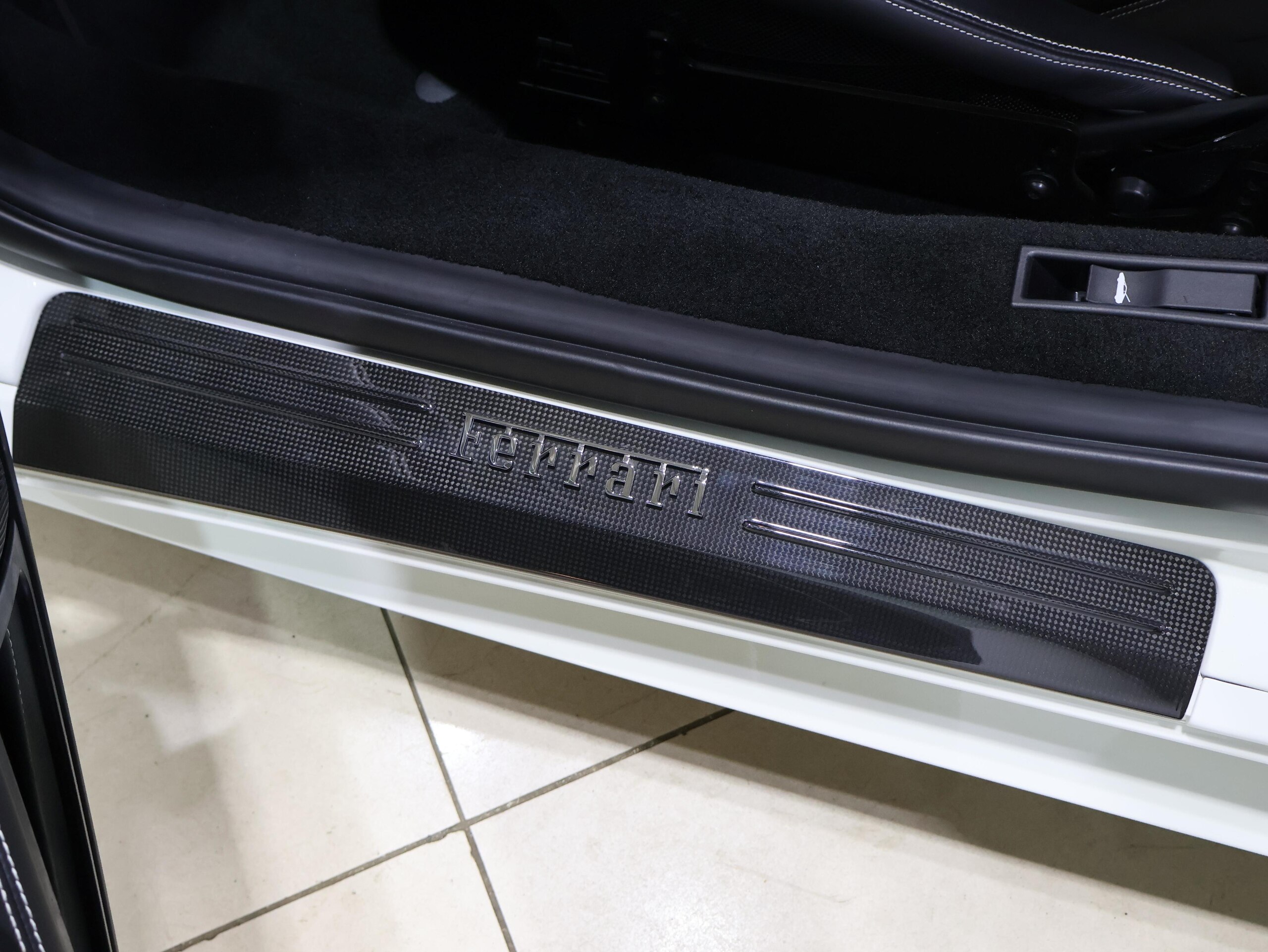 2013 Ferrari 458 Italia F1 DCT — Photo 11 / 32