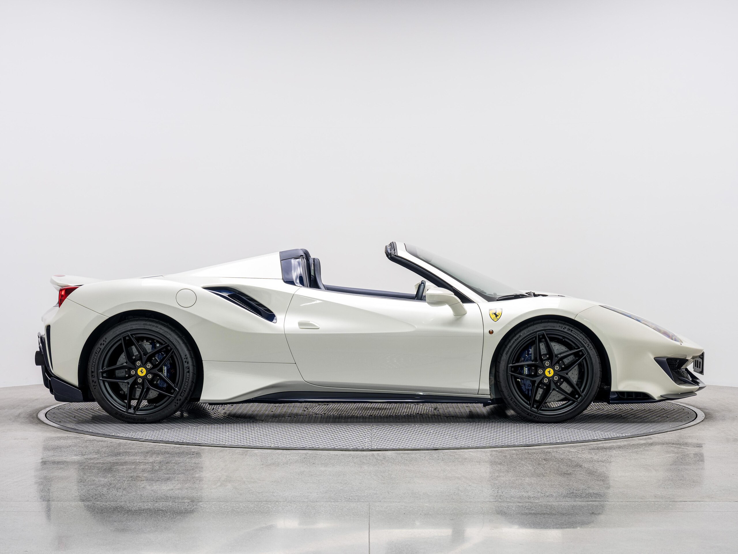 2021 Ferrari 488 Pista Spider — Photo 6 / 26