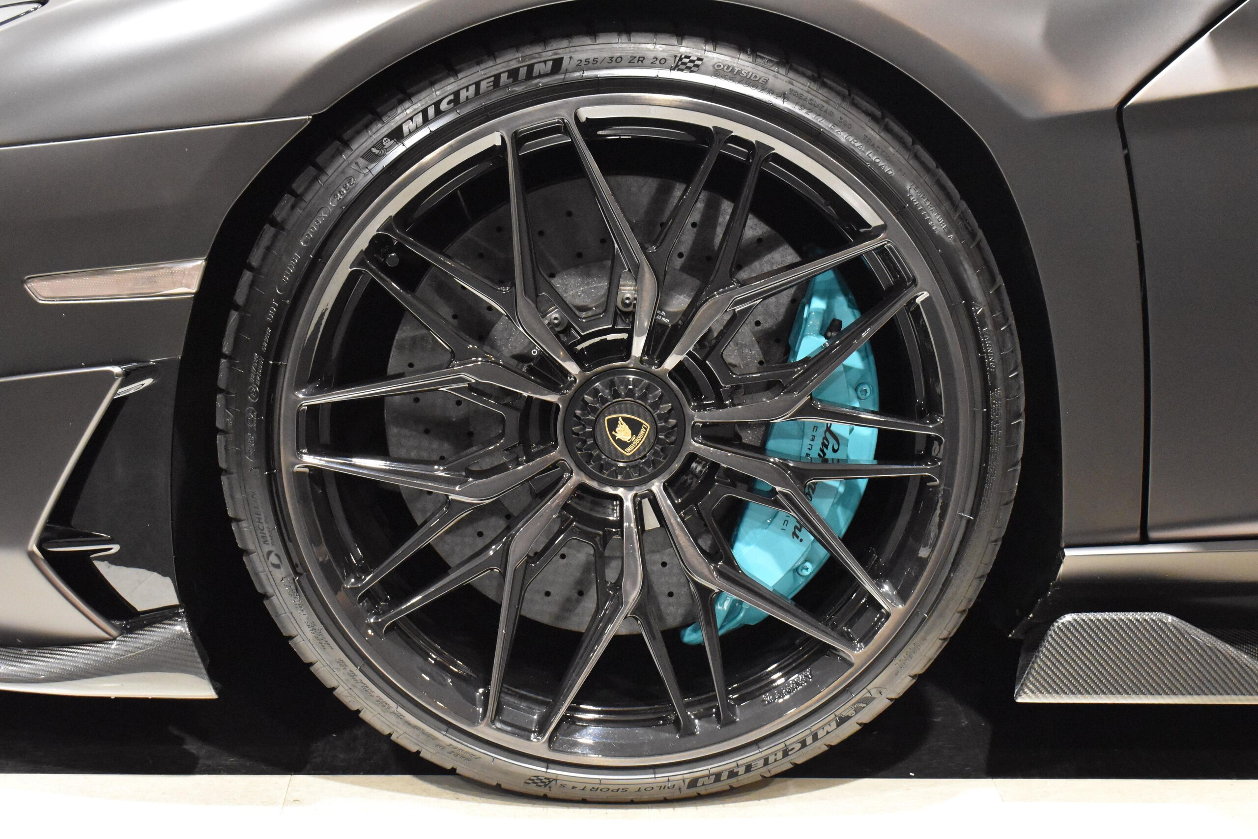 2019 Lamborghini Aventador SVJ — Photo 31 / 32