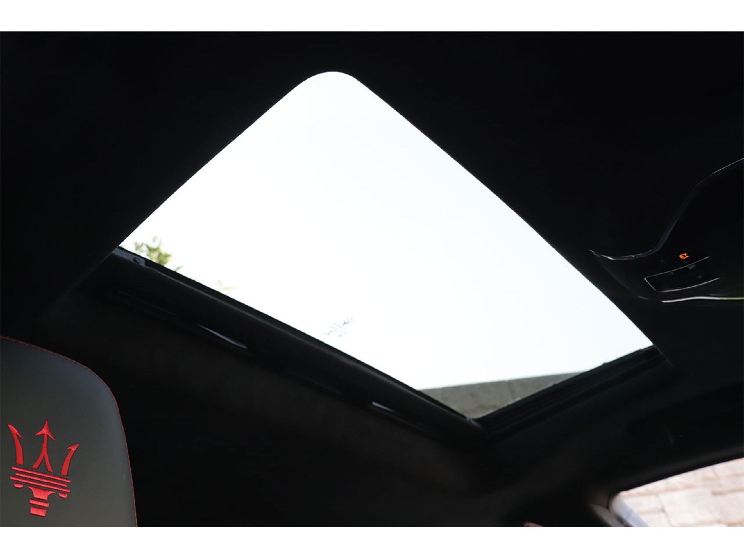 2019 Maserati Quattroporte SQ4 — Photo 15 / 19