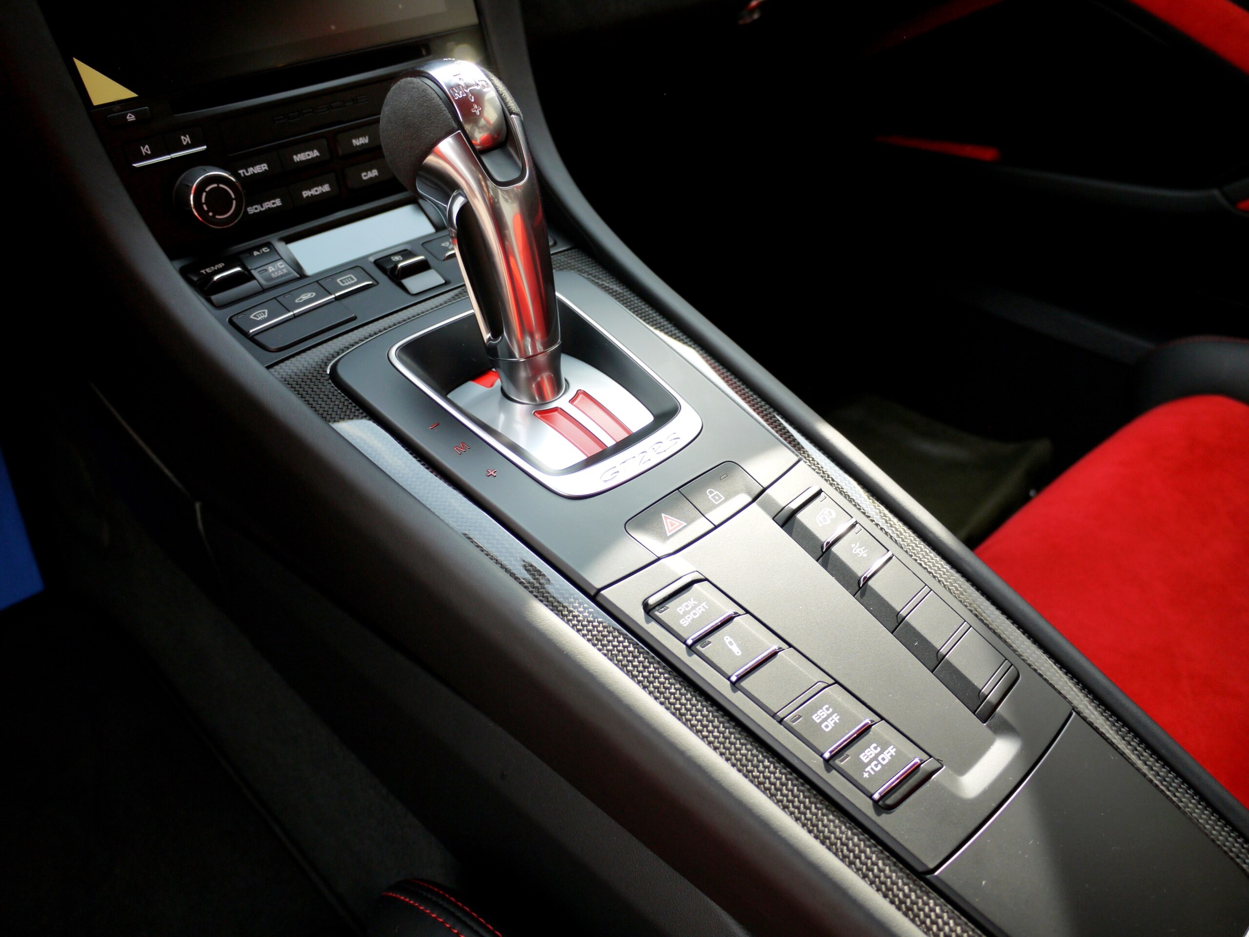 2019 Porsche 911 GT2 RS — Photo 9 / 12