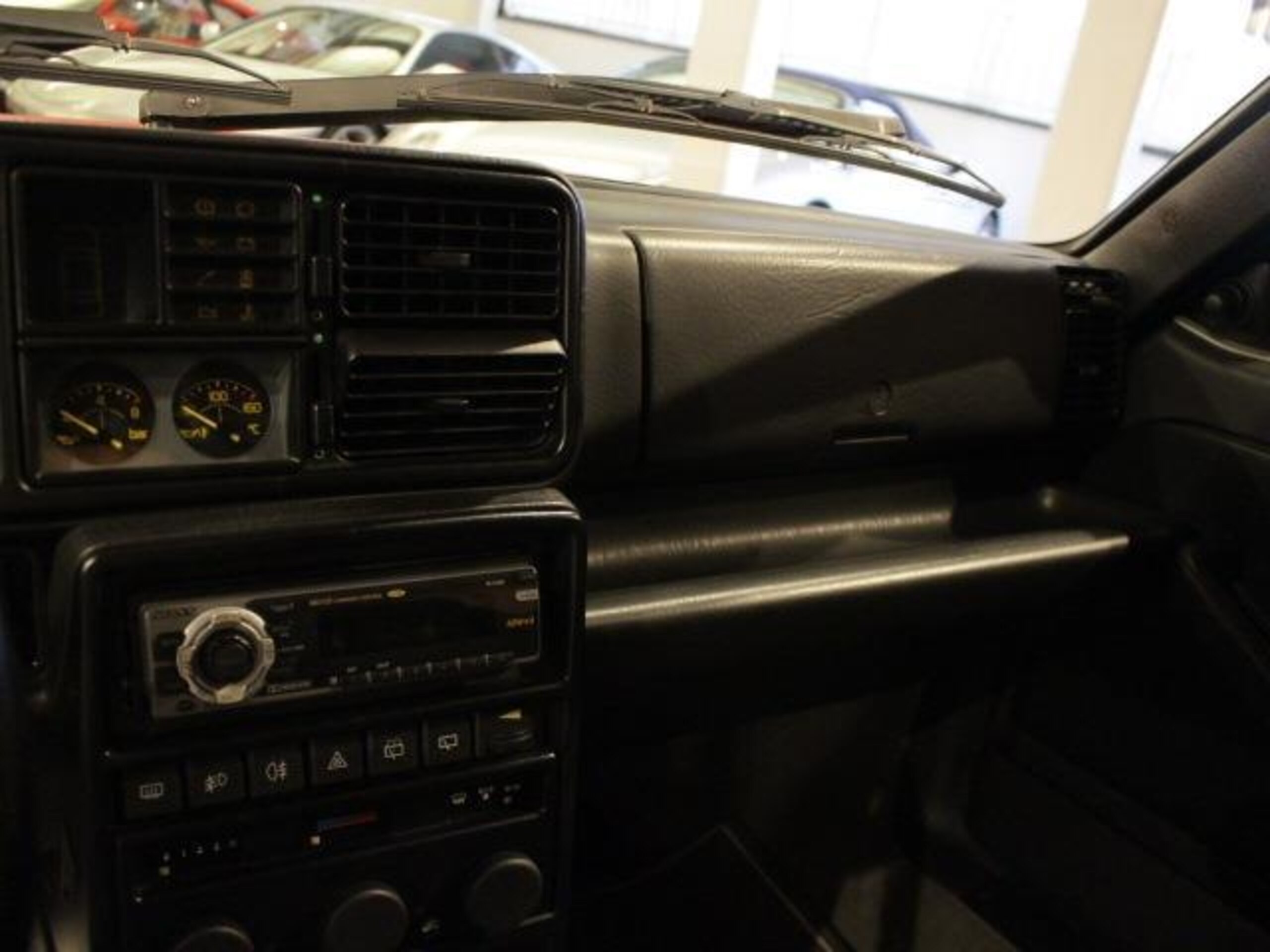 1993 Lancia Delta HF Integrale Evoluzione — Photo 8 / 14