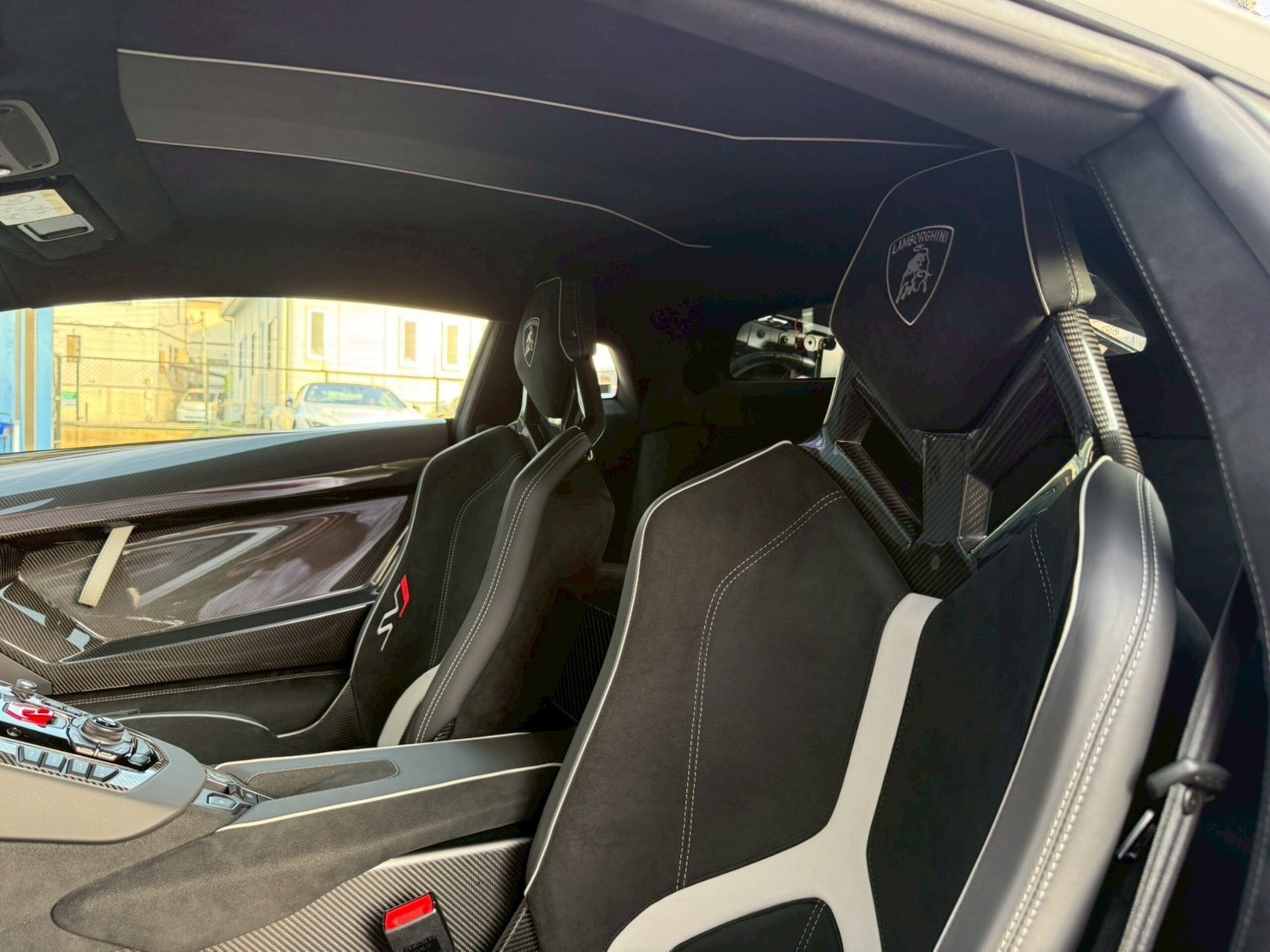 2019 Lamborghini Aventador SVJ — Photo 6 / 41
