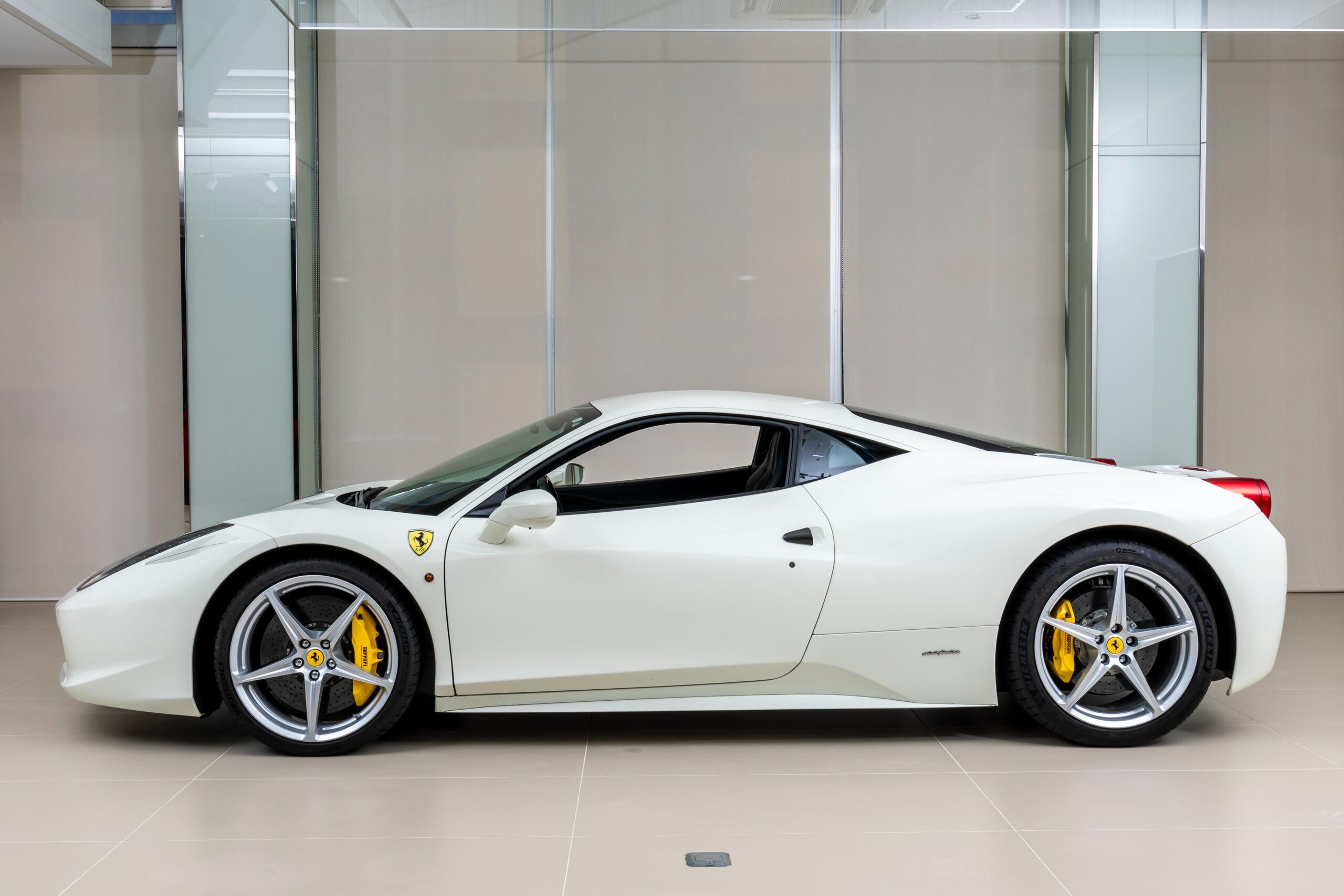 2011 Ferrari 458 Italia F1 DCT — Photo 6 / 24