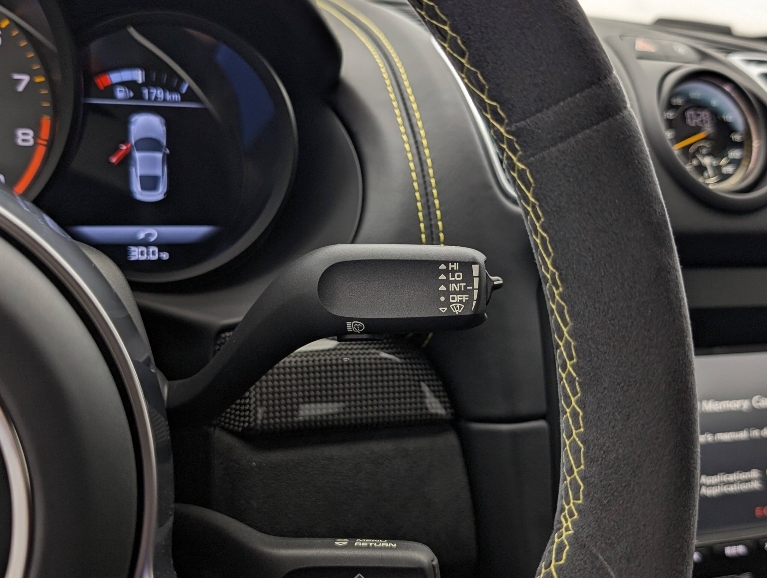 2016 Porsche Cayman GT4 — Photo 24 / 38