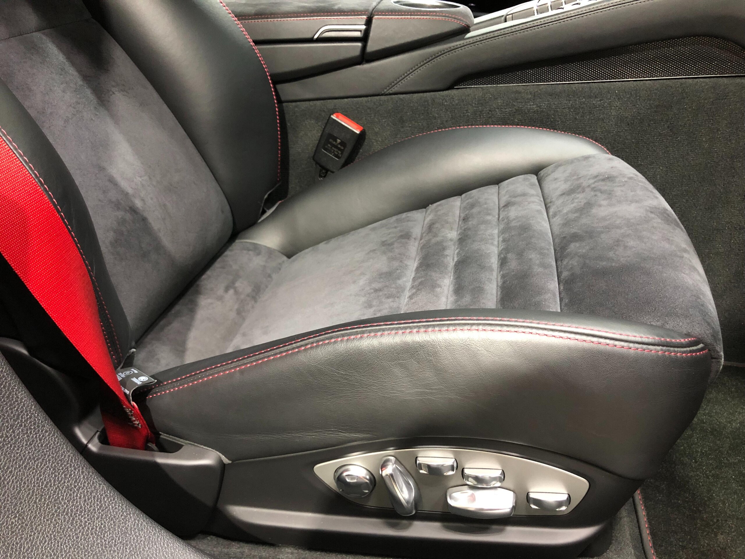 2012 Porsche Panamera GTS — Photo 25 / 32