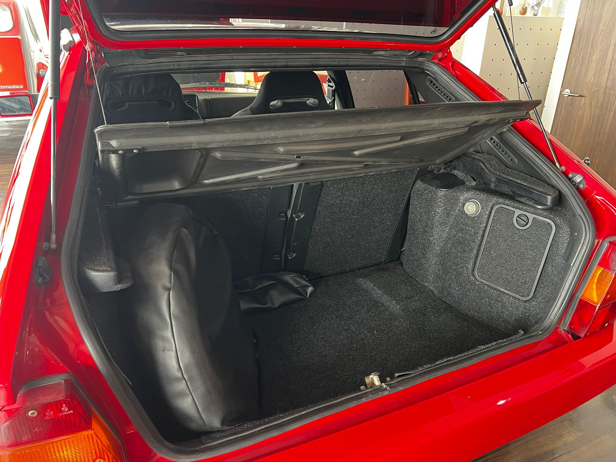 1993 Lancia Delta HF Integrale Evoluzione — Photo 16 / 18