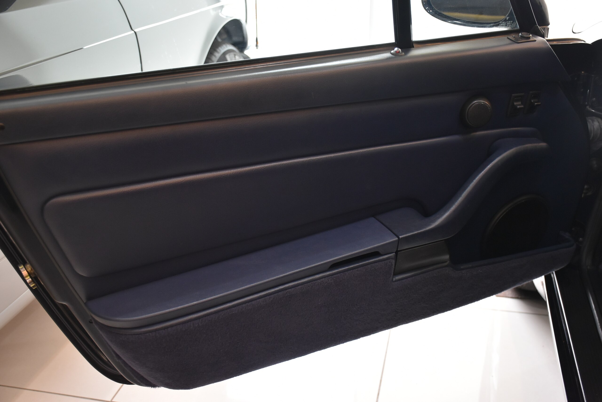 1994 Porsche 911 Carrera — Photo 16 / 17
