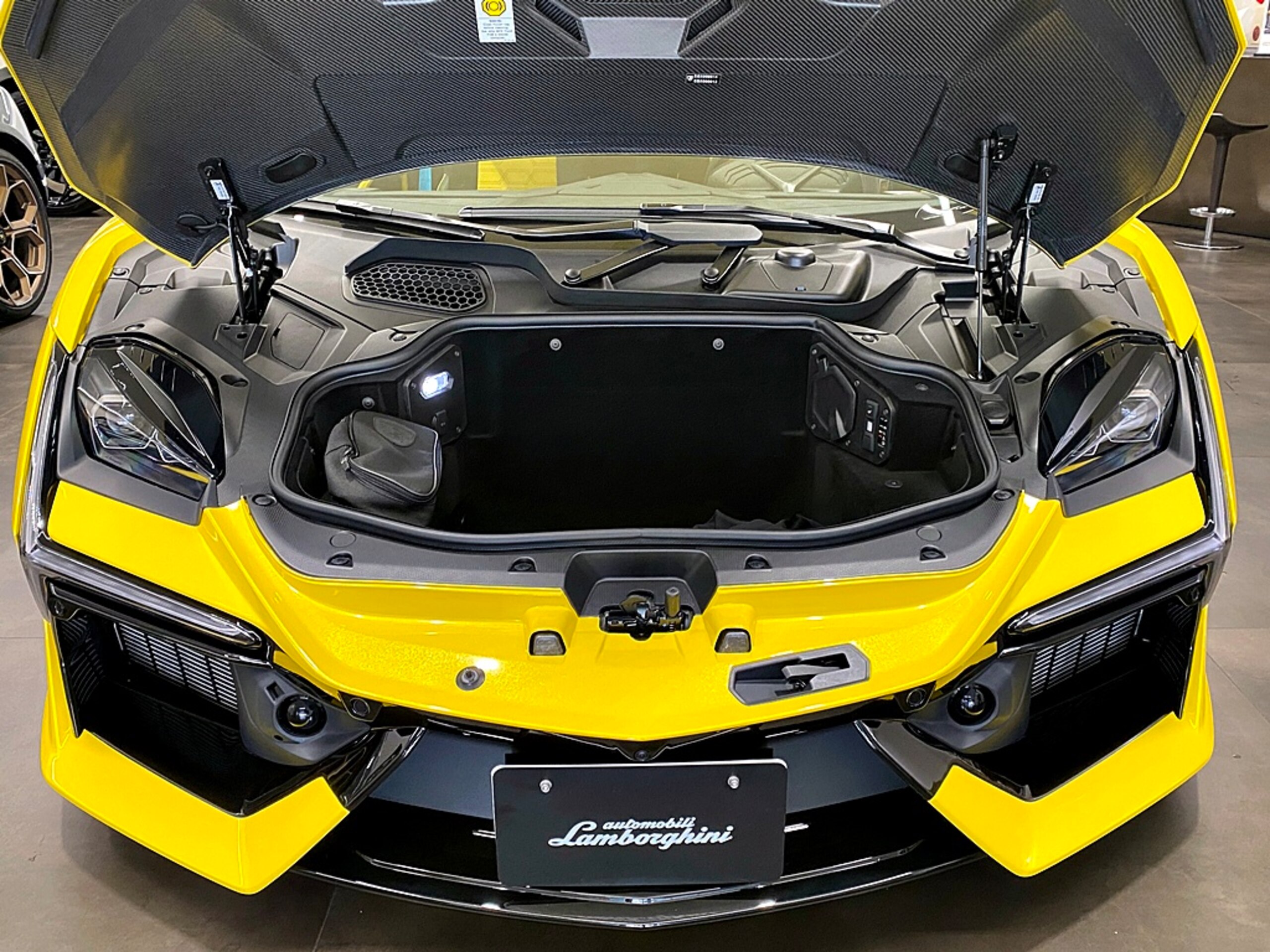 2024 Lamborghini Revuelto — Photo 18 / 18