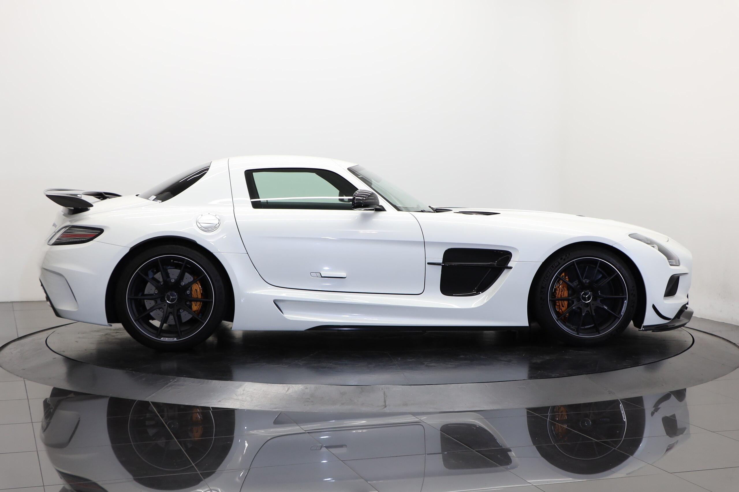 2013 Mercedes Benz SLS AMG — Photo 7 / 22