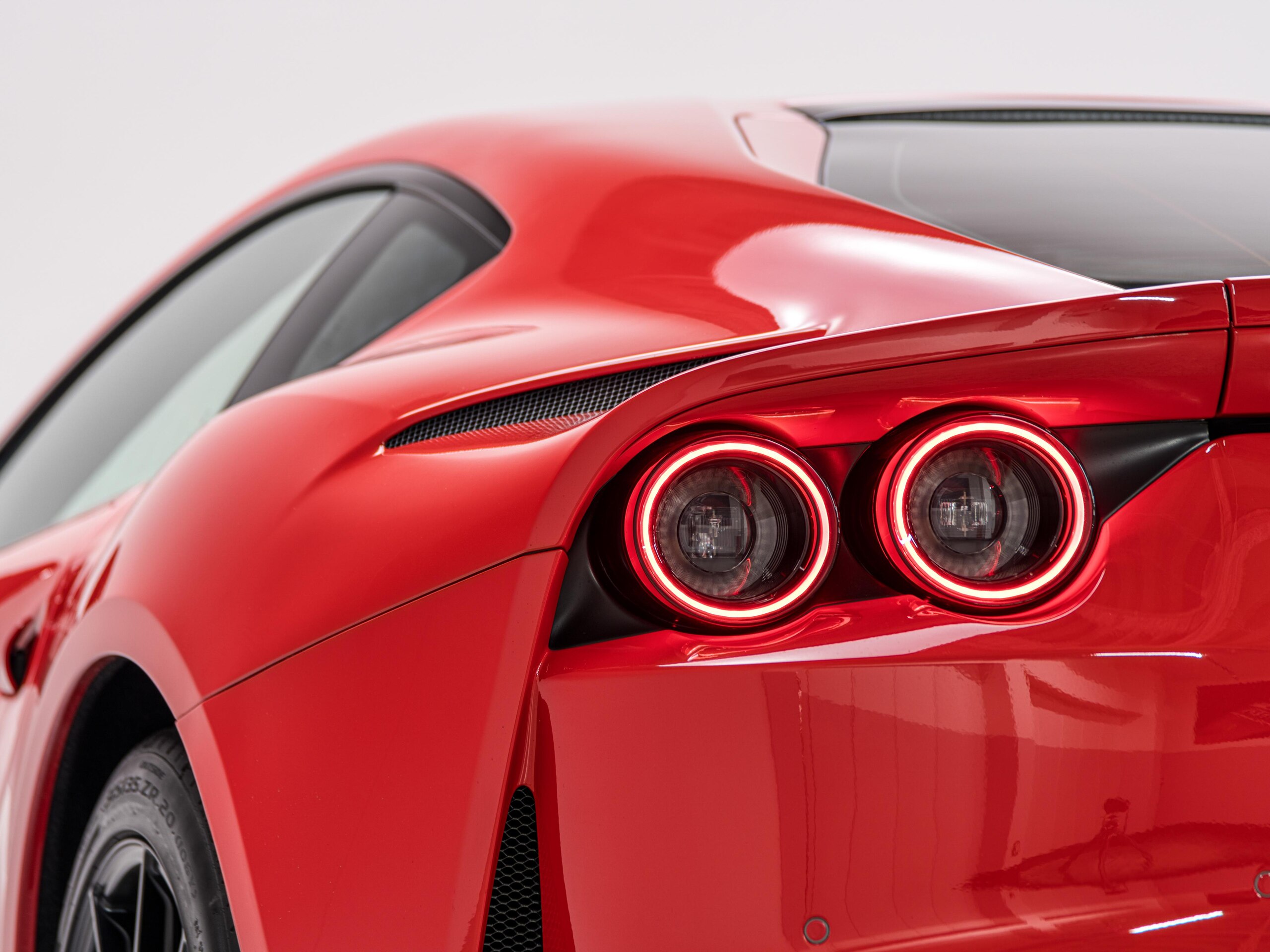 2018 Ferrari 812 Superfast — Photo 17 / 29