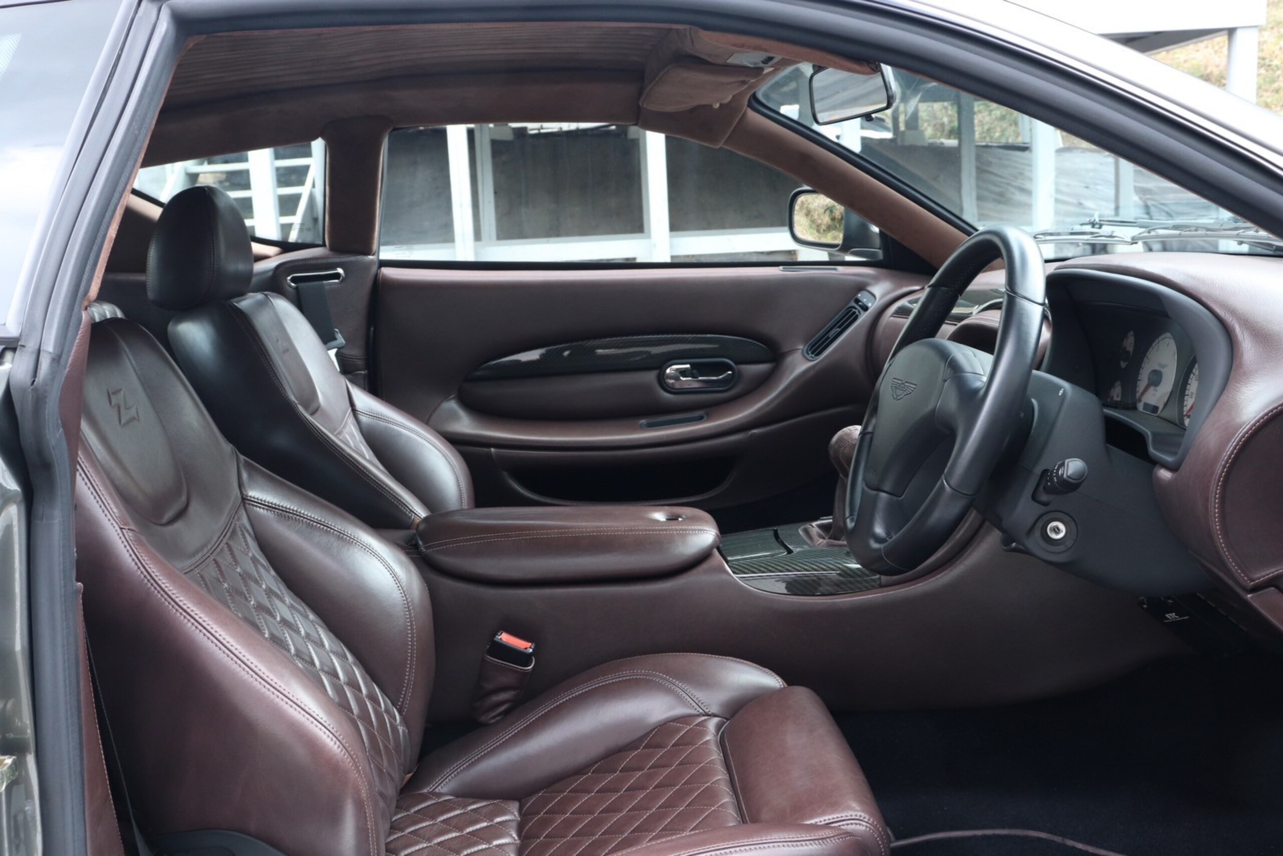 2004 Aston Martin DB7 Zagato — Photo 9 / 27