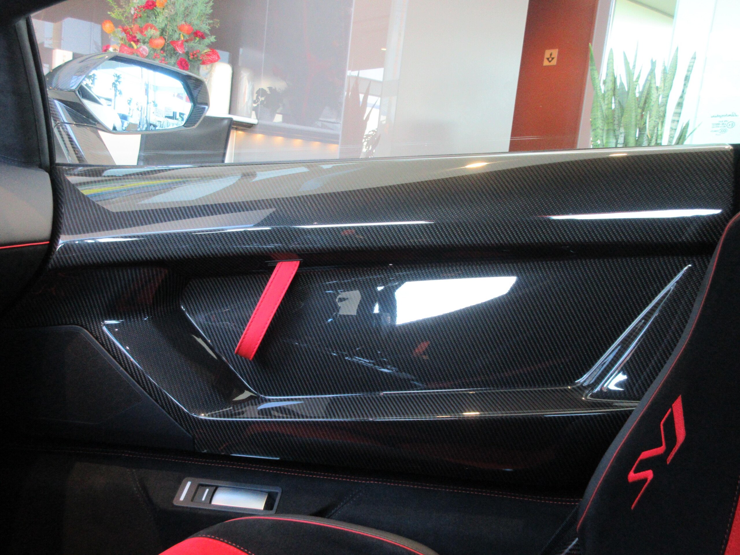 2019 Lamborghini Aventador SVJ — Photo 8 / 16