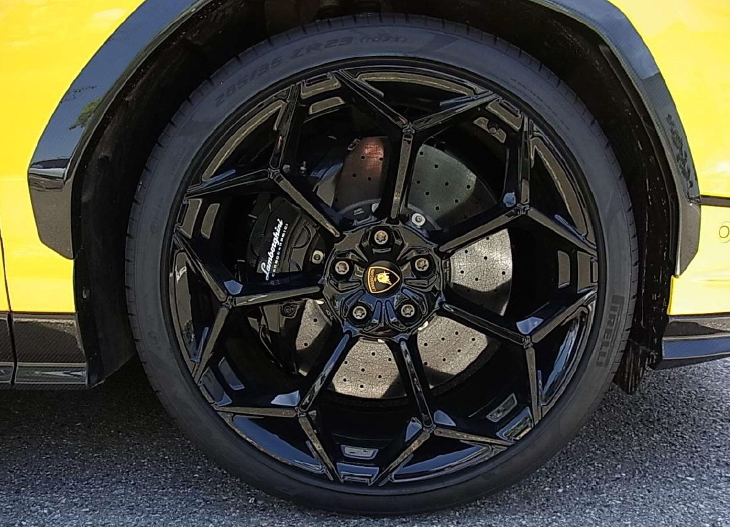 2026 Lamborghini Urus Performante — Photo 6 / 6