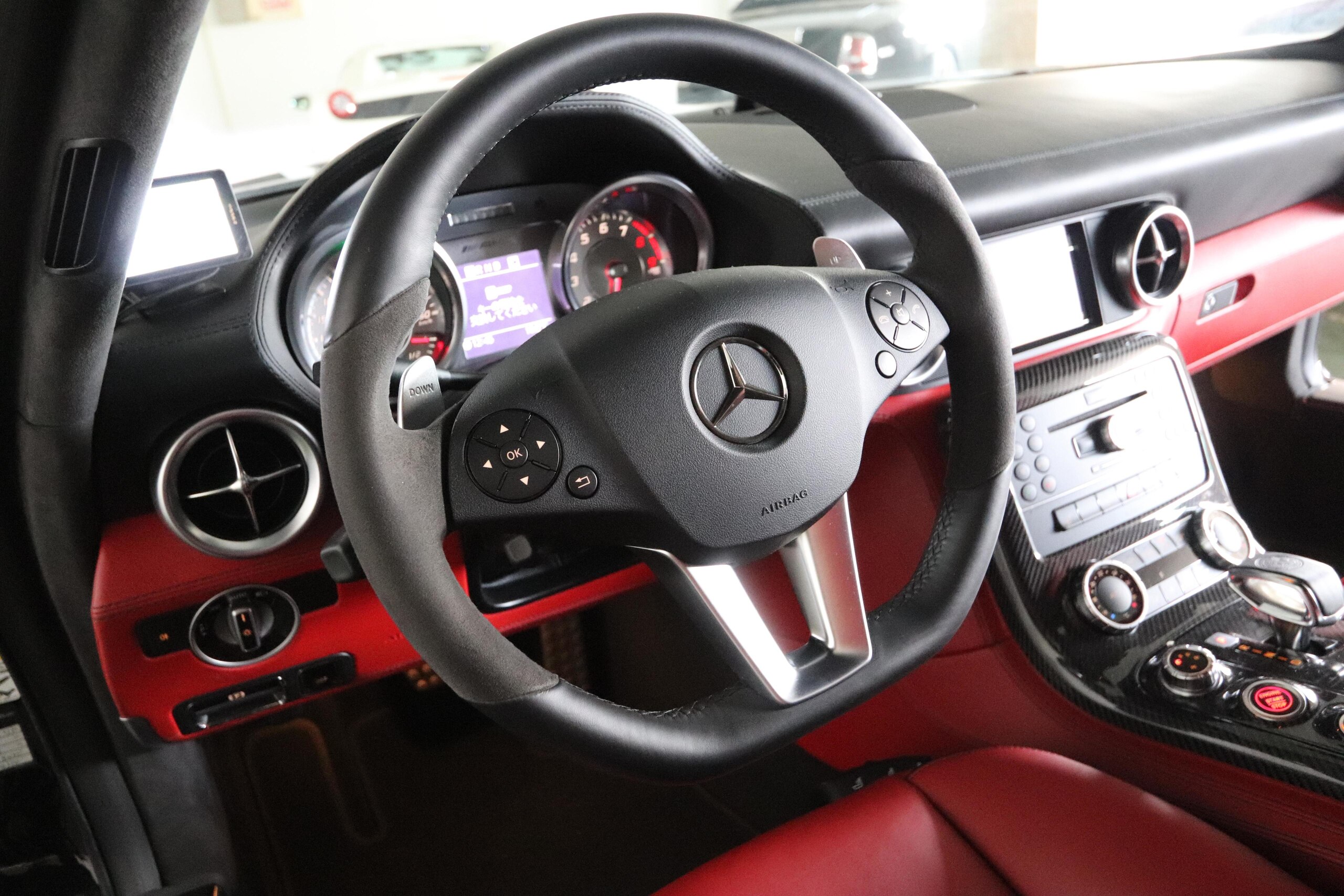 2013 Mercedes Benz SLS AMG — Photo 7 / 13