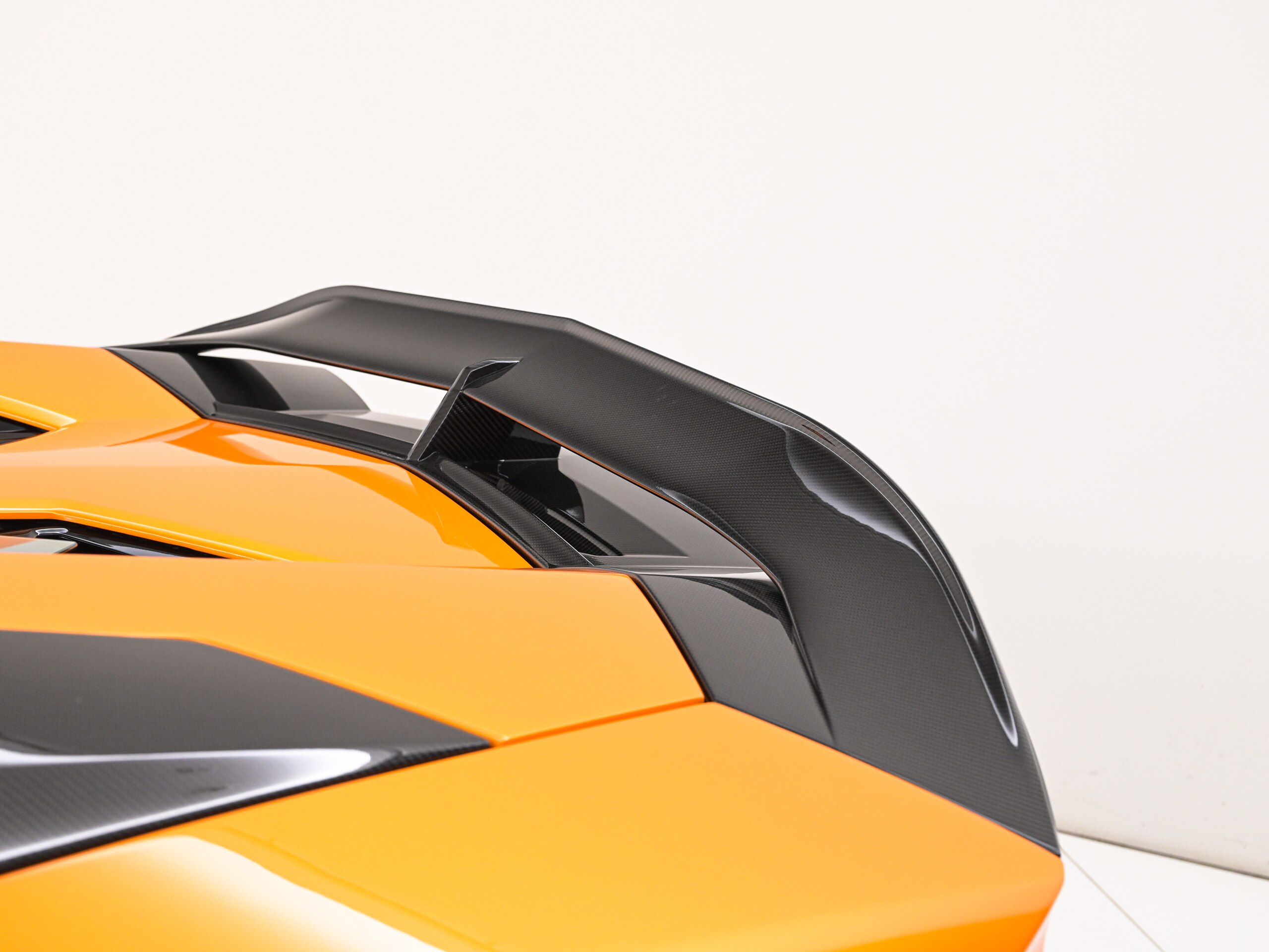 2018 Lamborghini Aventador Roadster S — Photo 12 / 24