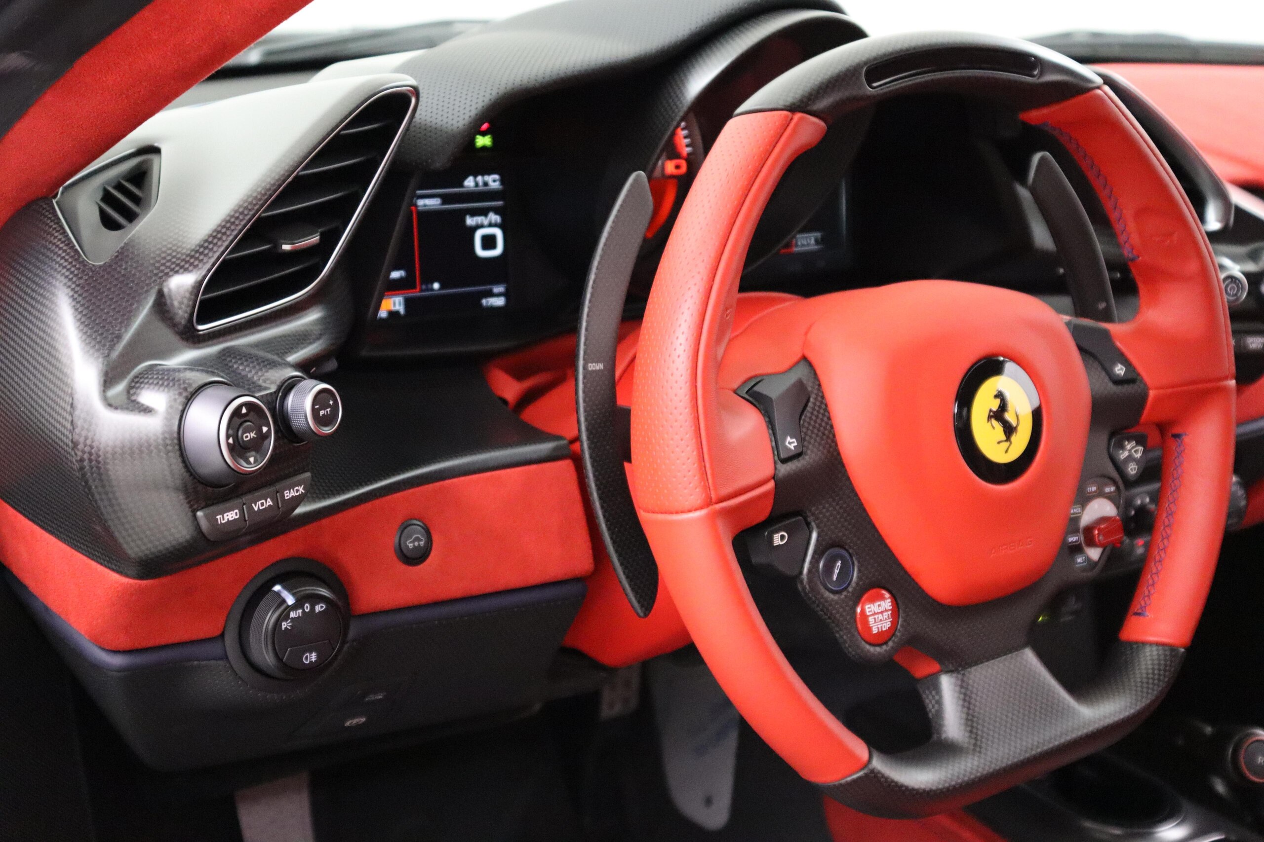 2019 Ferrari 488 Pista — Photo 9 / 18