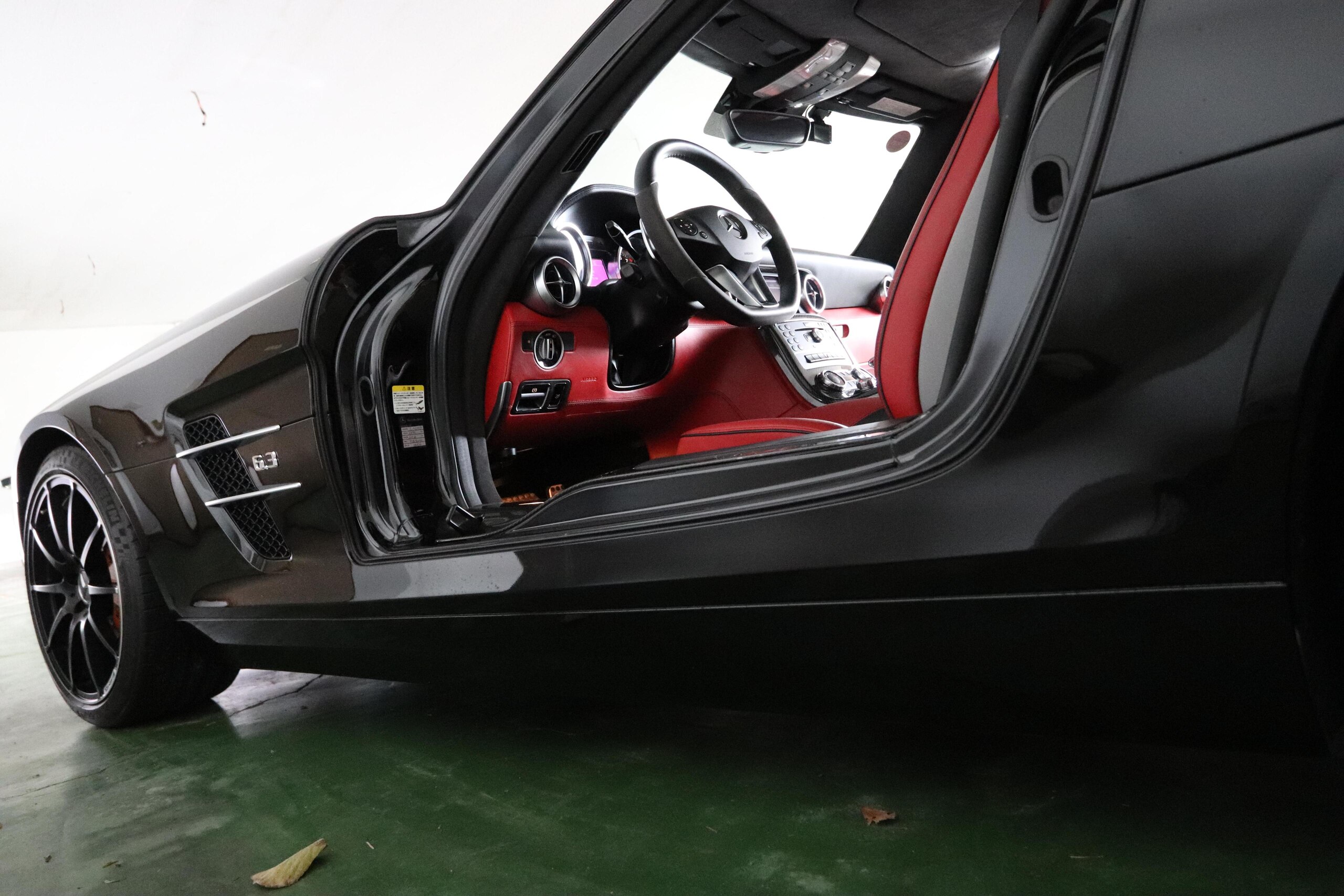 2013 Mercedes Benz SLS AMG — Photo 6 / 13