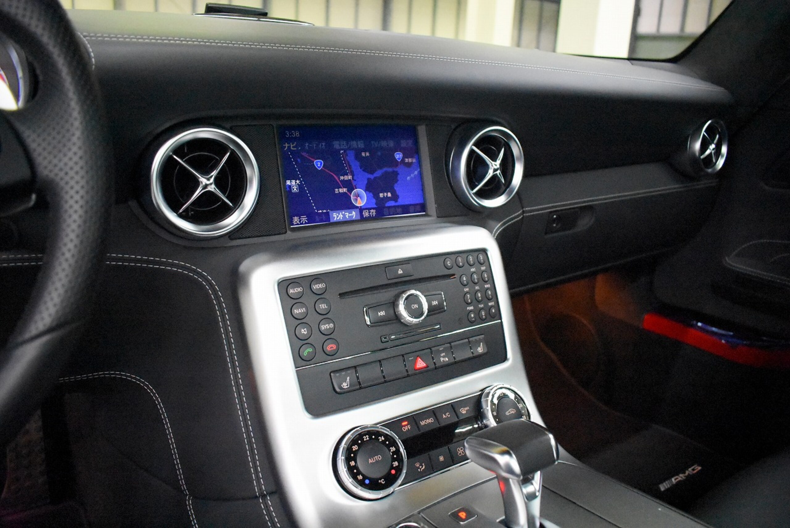 2010 Mercedes Benz SLS AMG — Photo 14 / 26