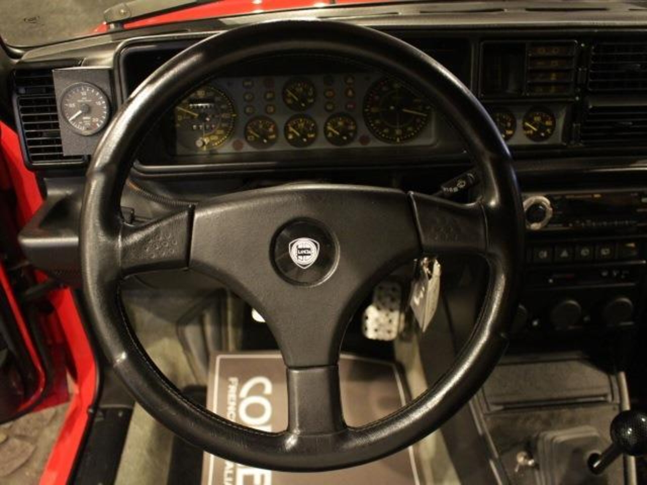 1993 Lancia Delta HF Integrale Evoluzione — Photo 7 / 14
