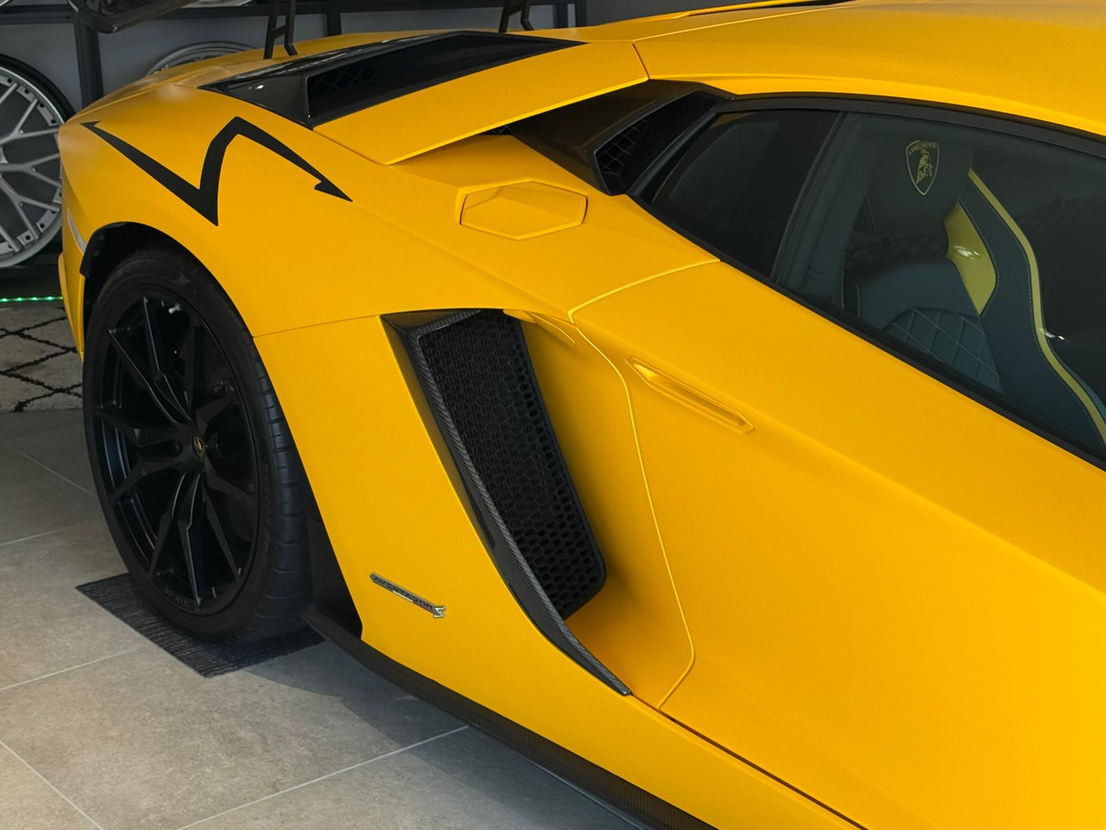 2017 Lamborghini Aventador S — Photo 6 / 10