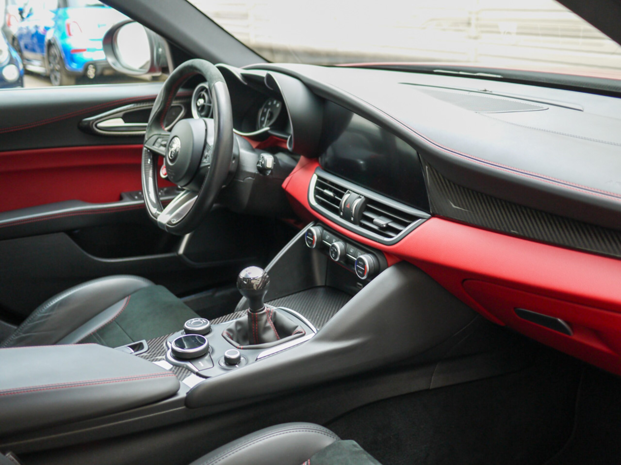 2018 Alfa Romeo Giulia Quadrifoglio — Photo 11 / 20