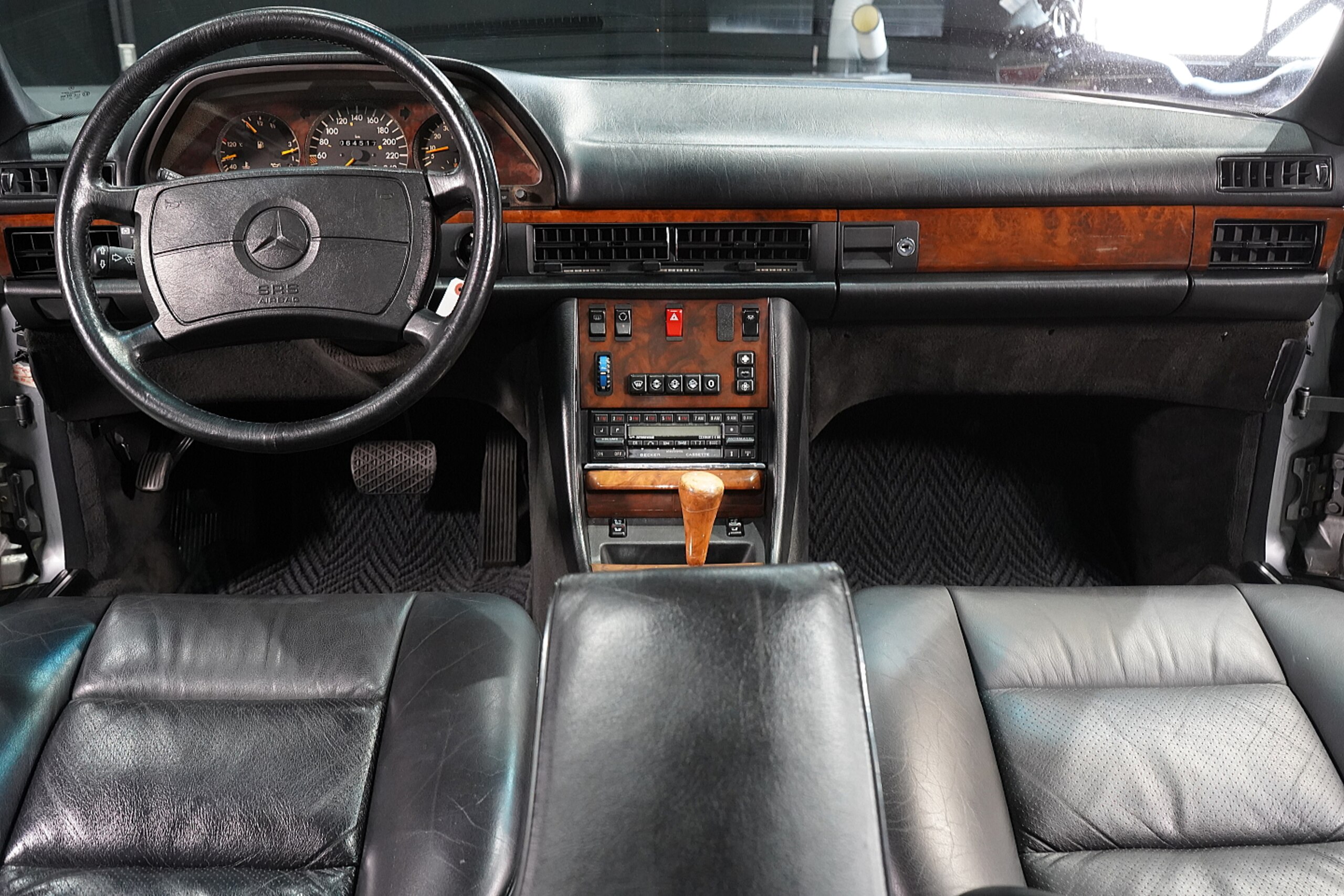 1989 Mercedes Benz 560SEC — Photo 10 / 23