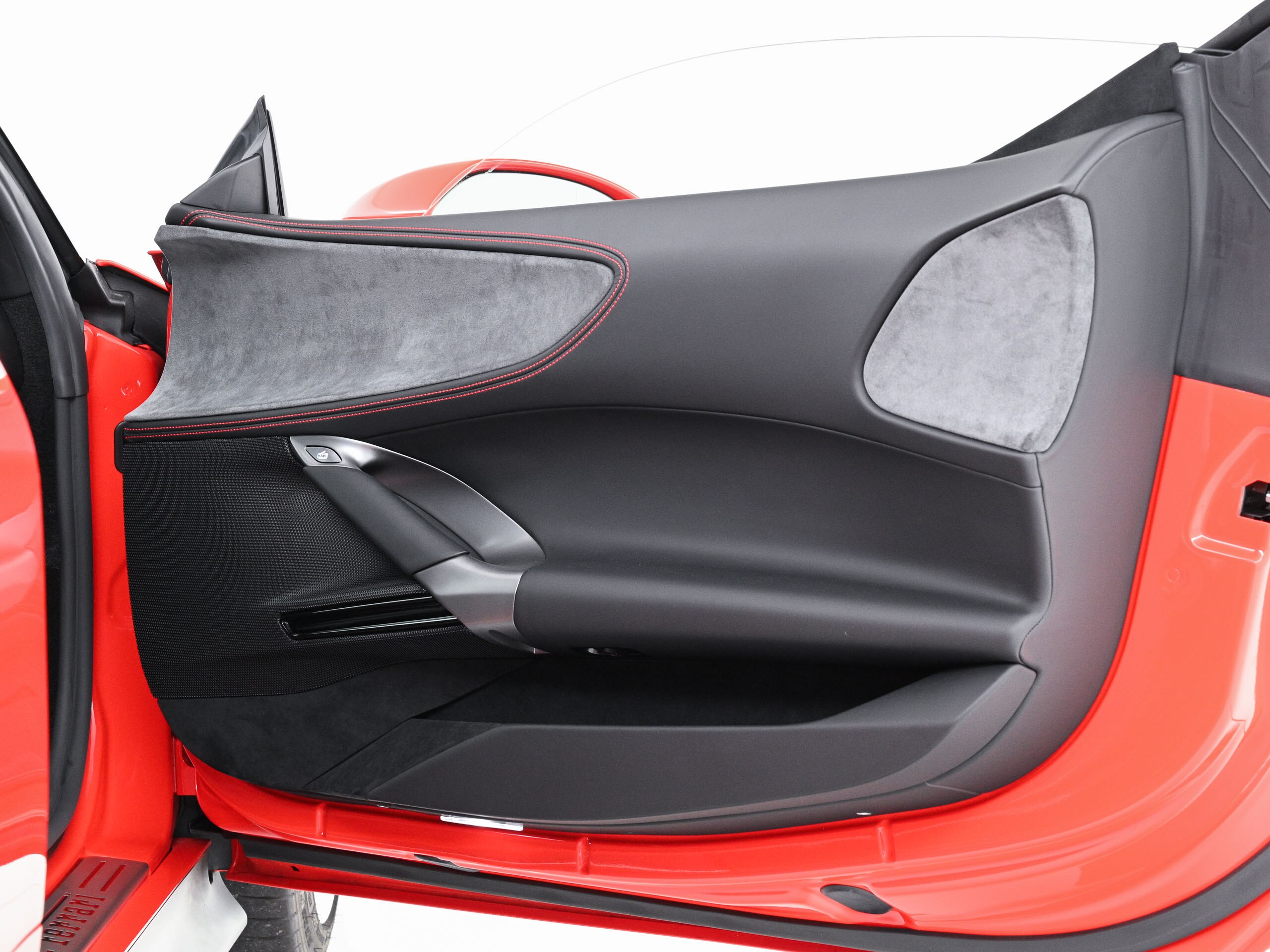 2021 Ferrari SF90 Stradale — Photo 16 / 22