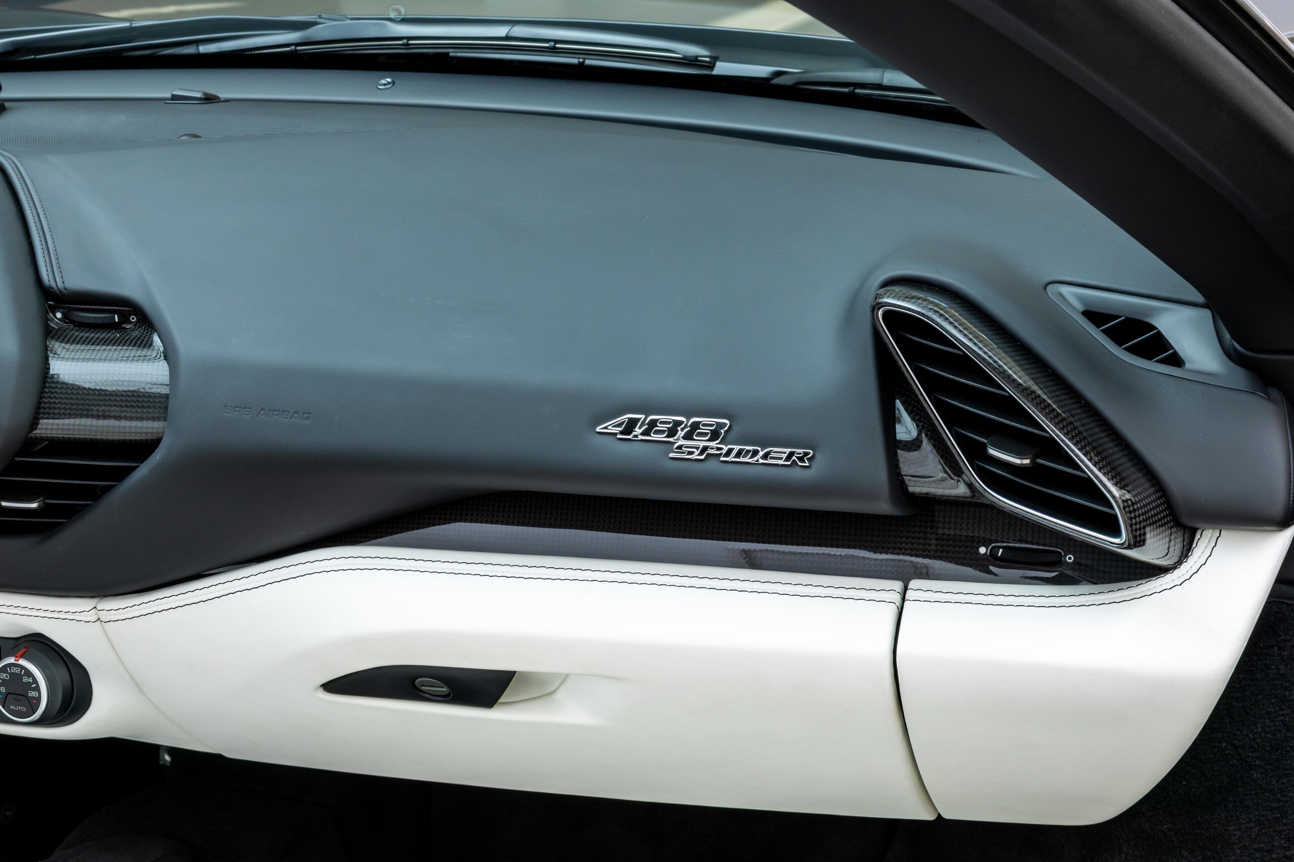 2016 Ferrari 488 Spider — Photo 25 / 35