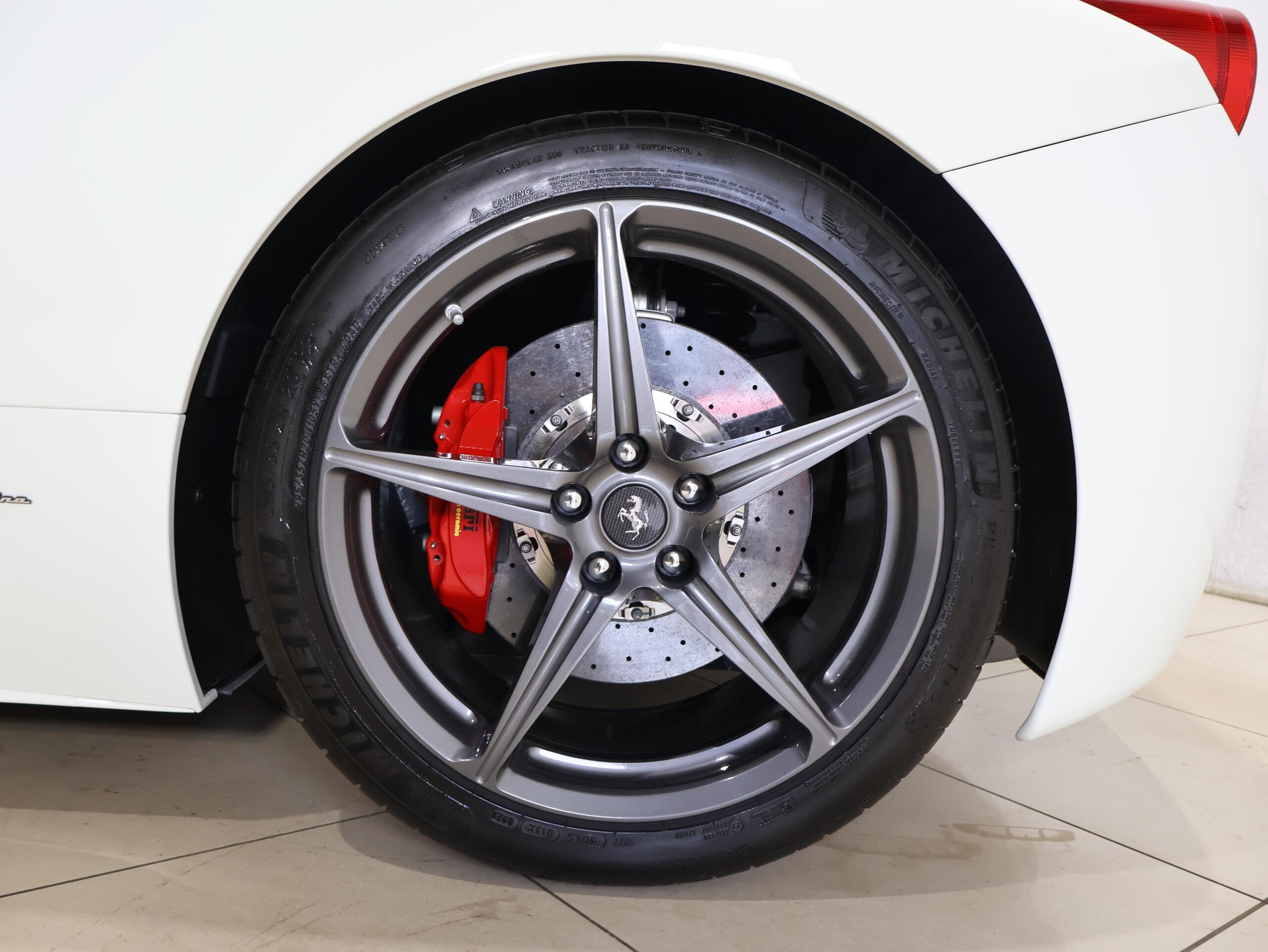 2013 Ferrari 458 Italia F1 DCT — Photo 16 / 32