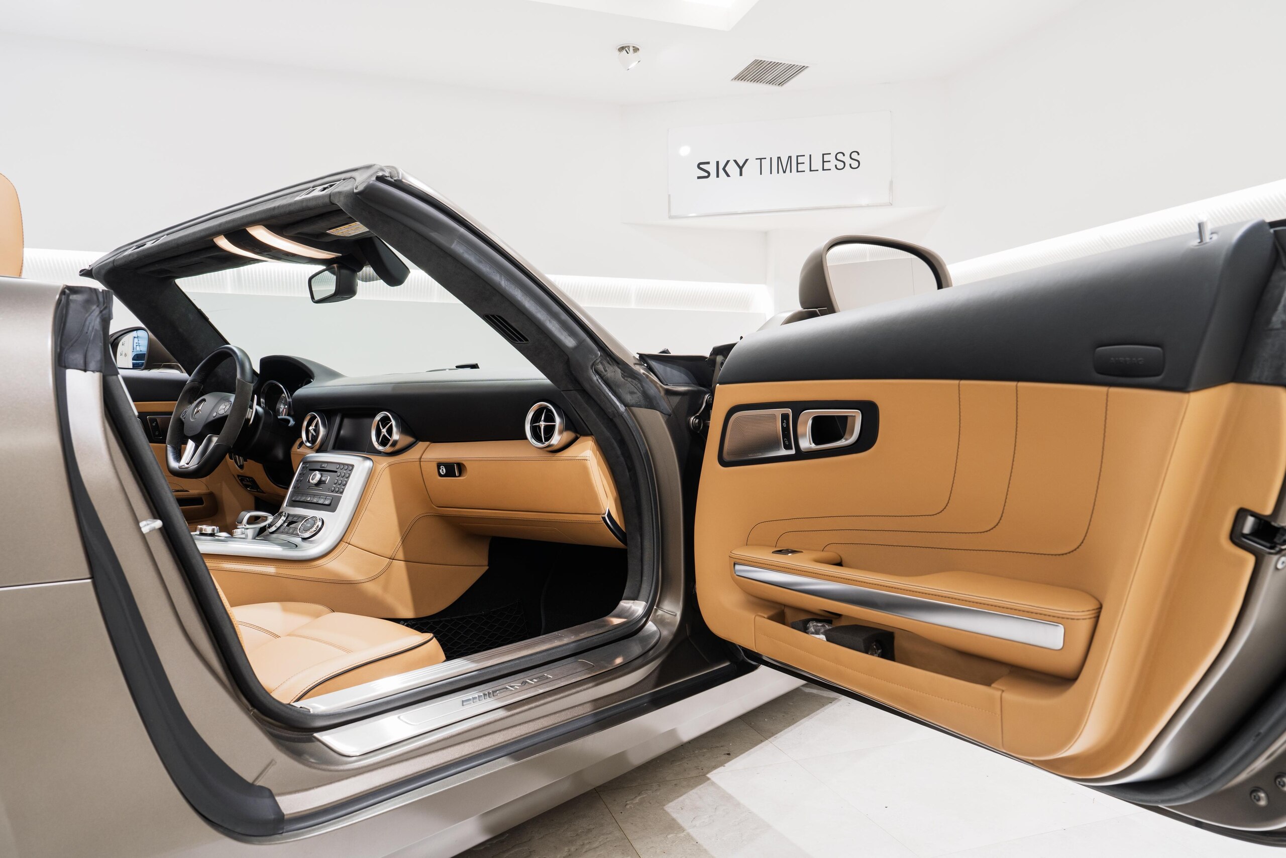 2011 Mercedes Benz SLS AMG Roadster — Photo 13 / 17