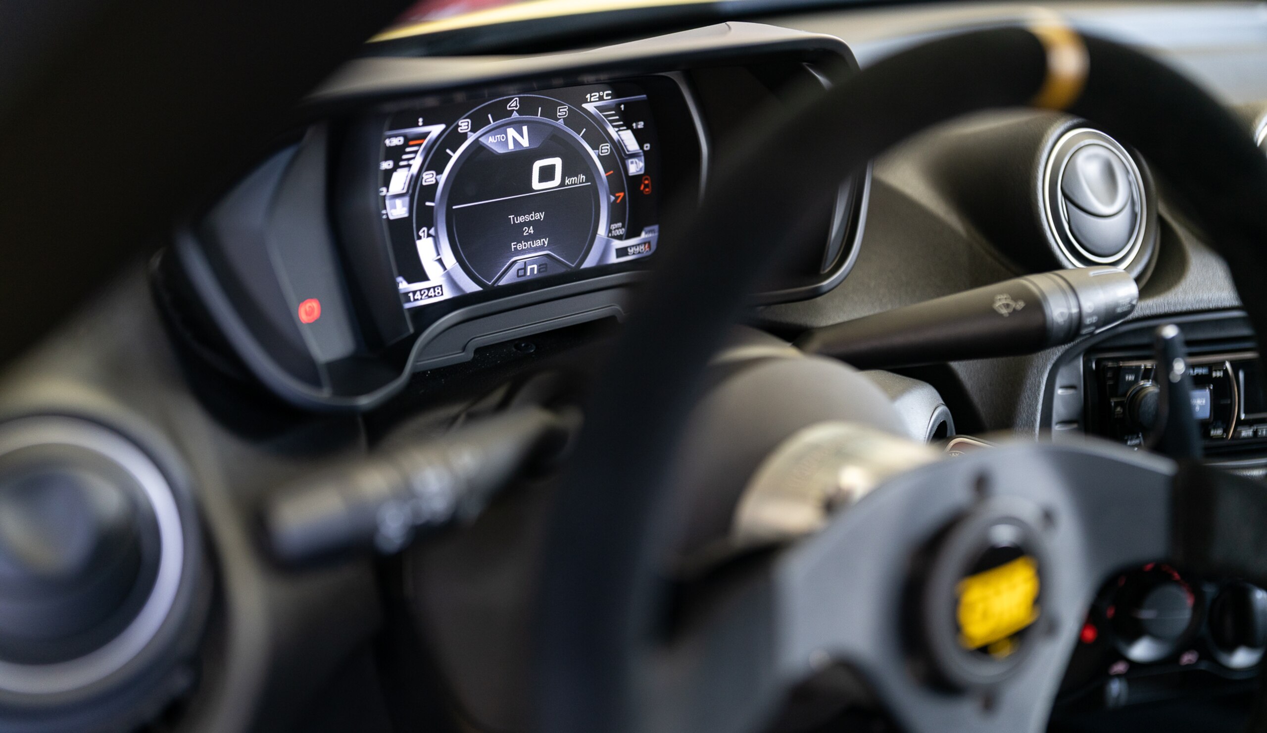 2016 Alfa Romeo 4C — Photo 9 / 17