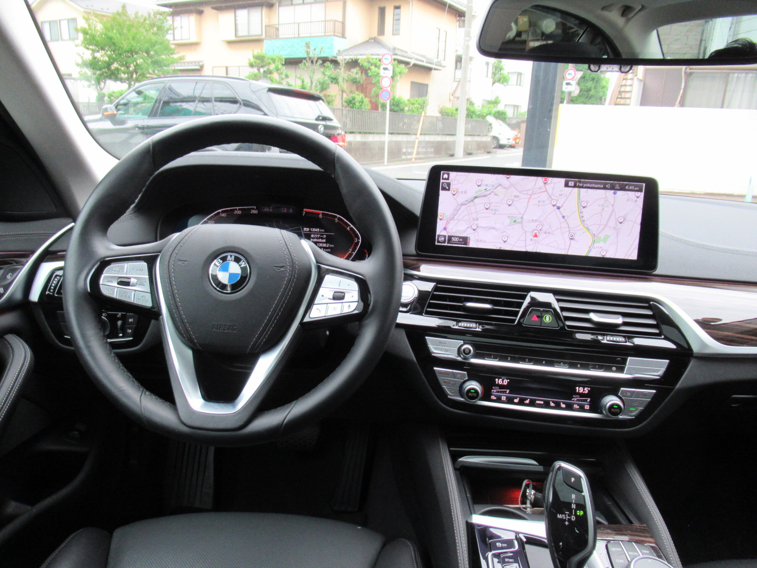 2021 BMW 530i Luxury — Photo 12 / 23