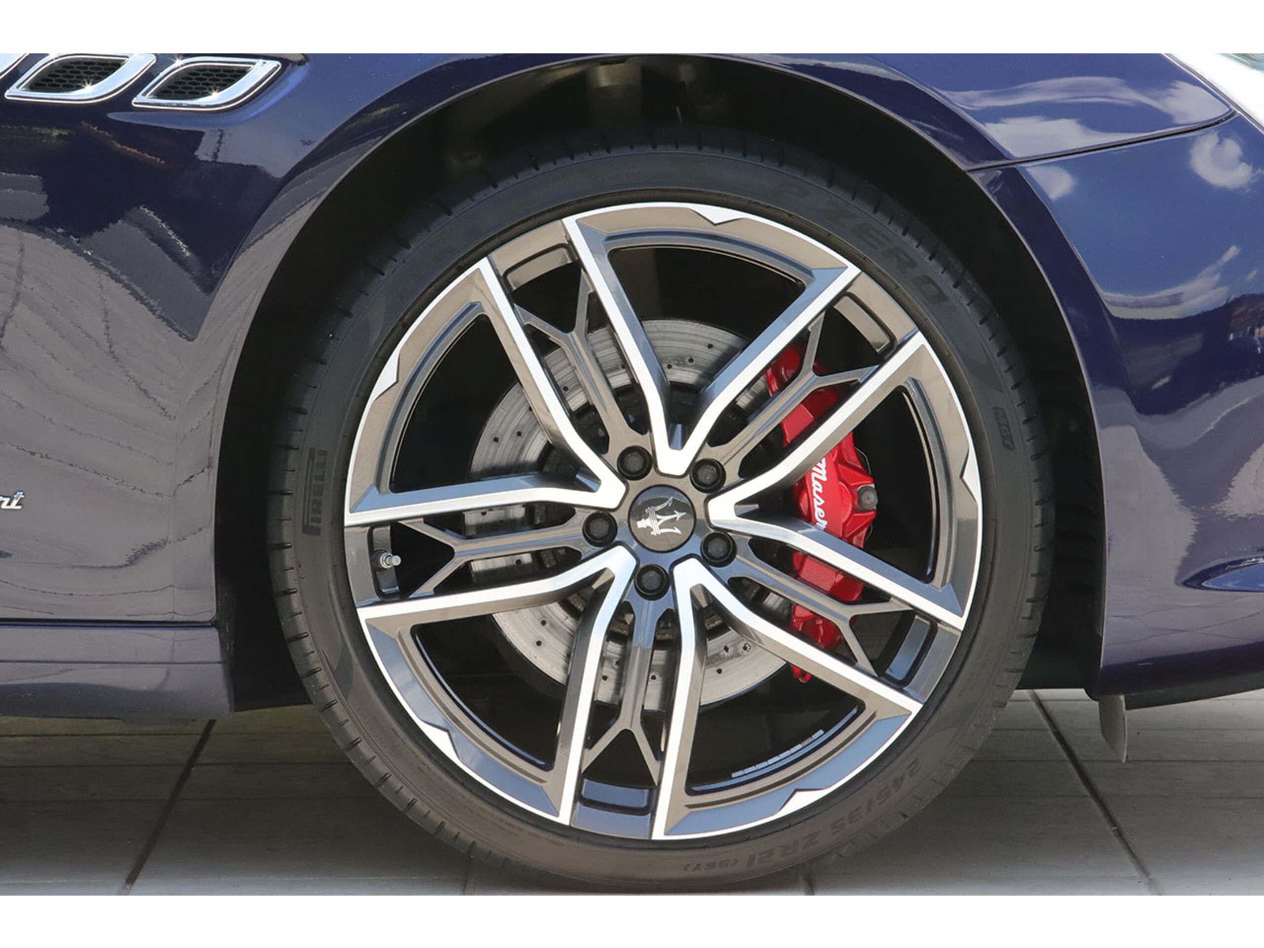 2019 Maserati Quattroporte SQ4 — Photo 19 / 19