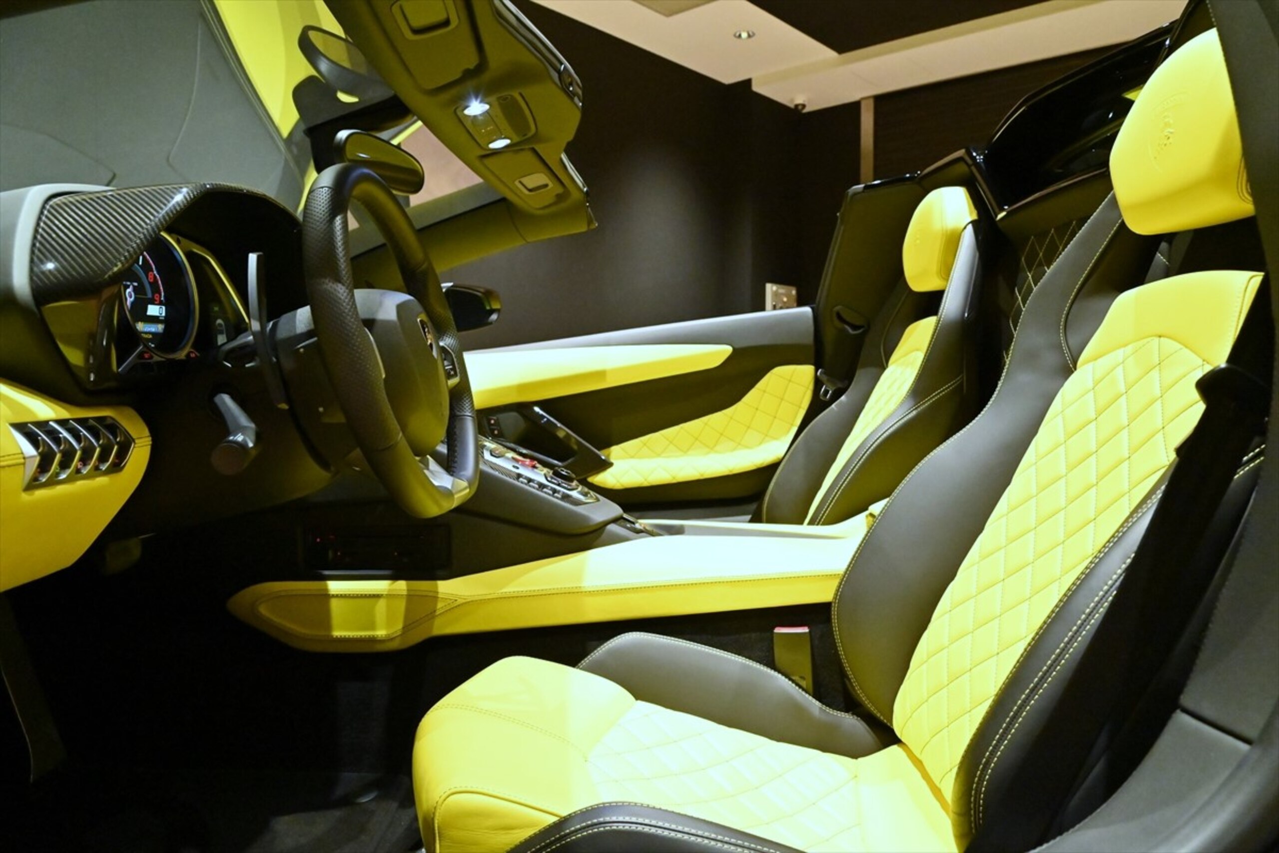 2014 Lamborghini Aventador Roadster LP720-4 — Photo 8 / 22