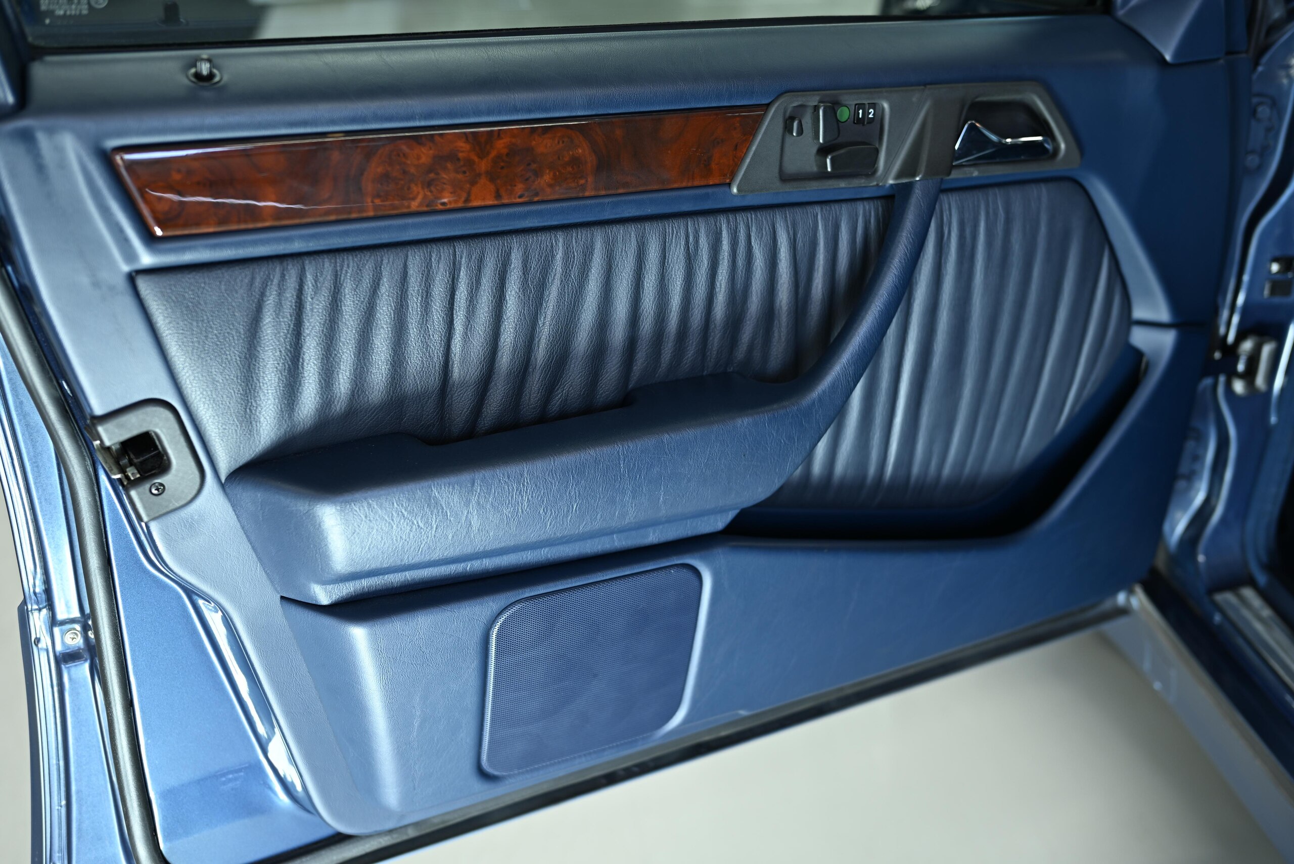 1994 Mercedes Benz E500 — Photo 43 / 74