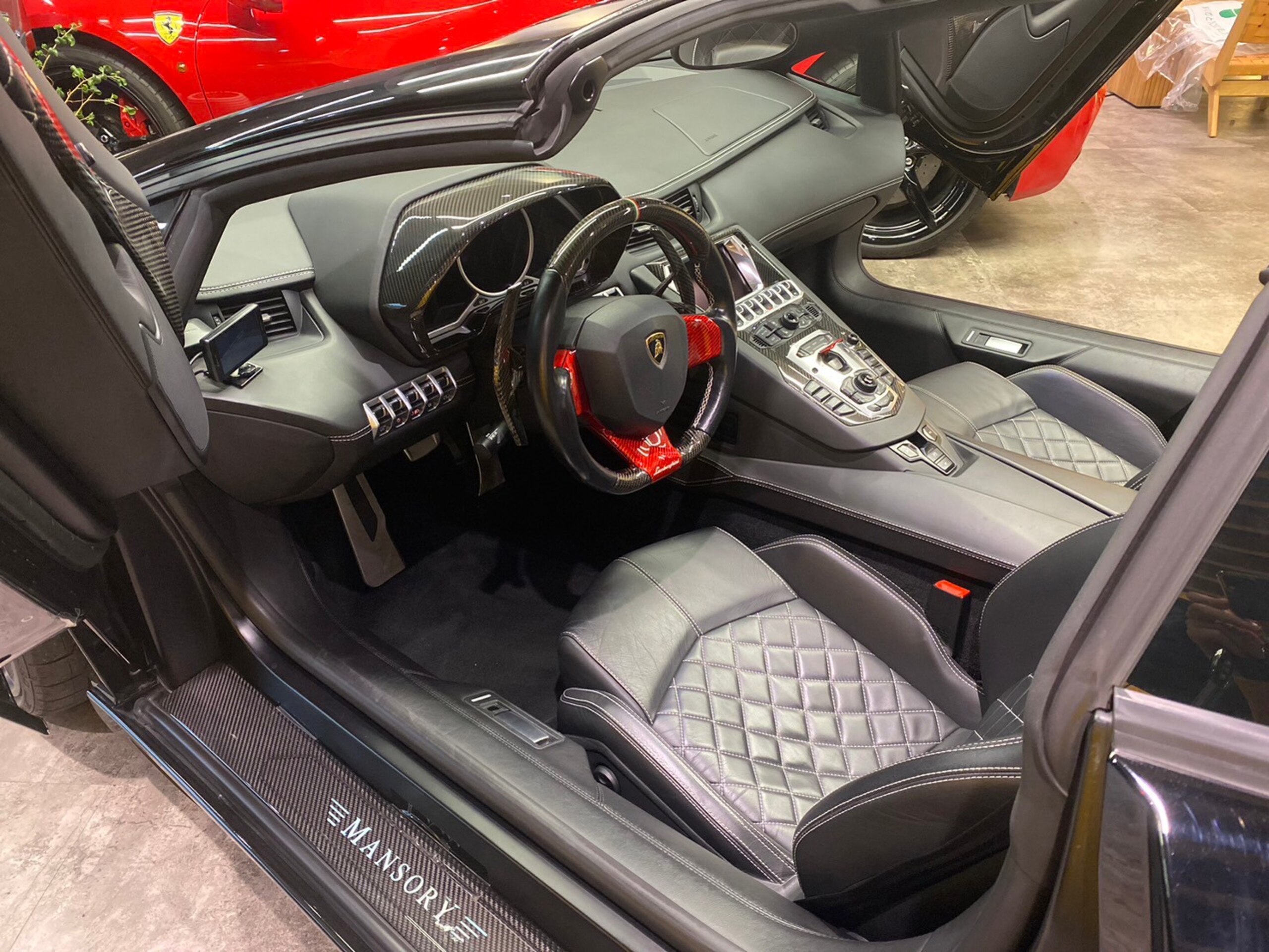 2015 Lamborghini Aventador Roadster — Photo 6 / 20