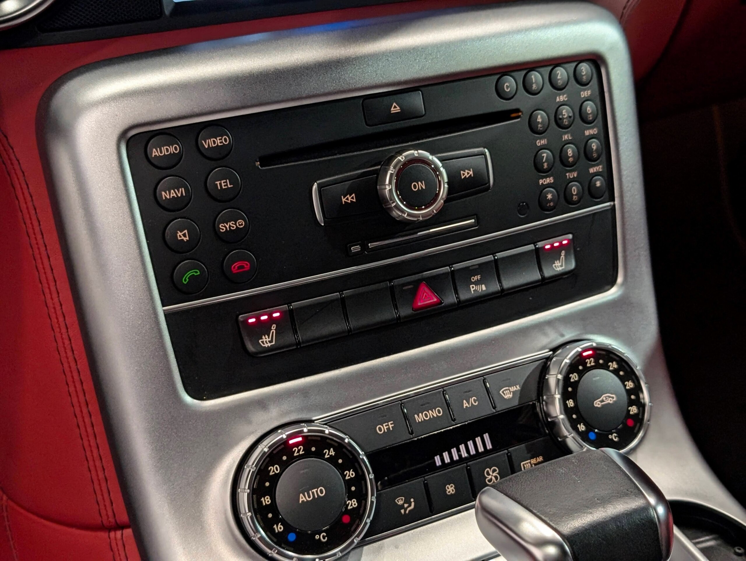 2010 Mercedes Benz SLS AMG — Photo 11 / 19