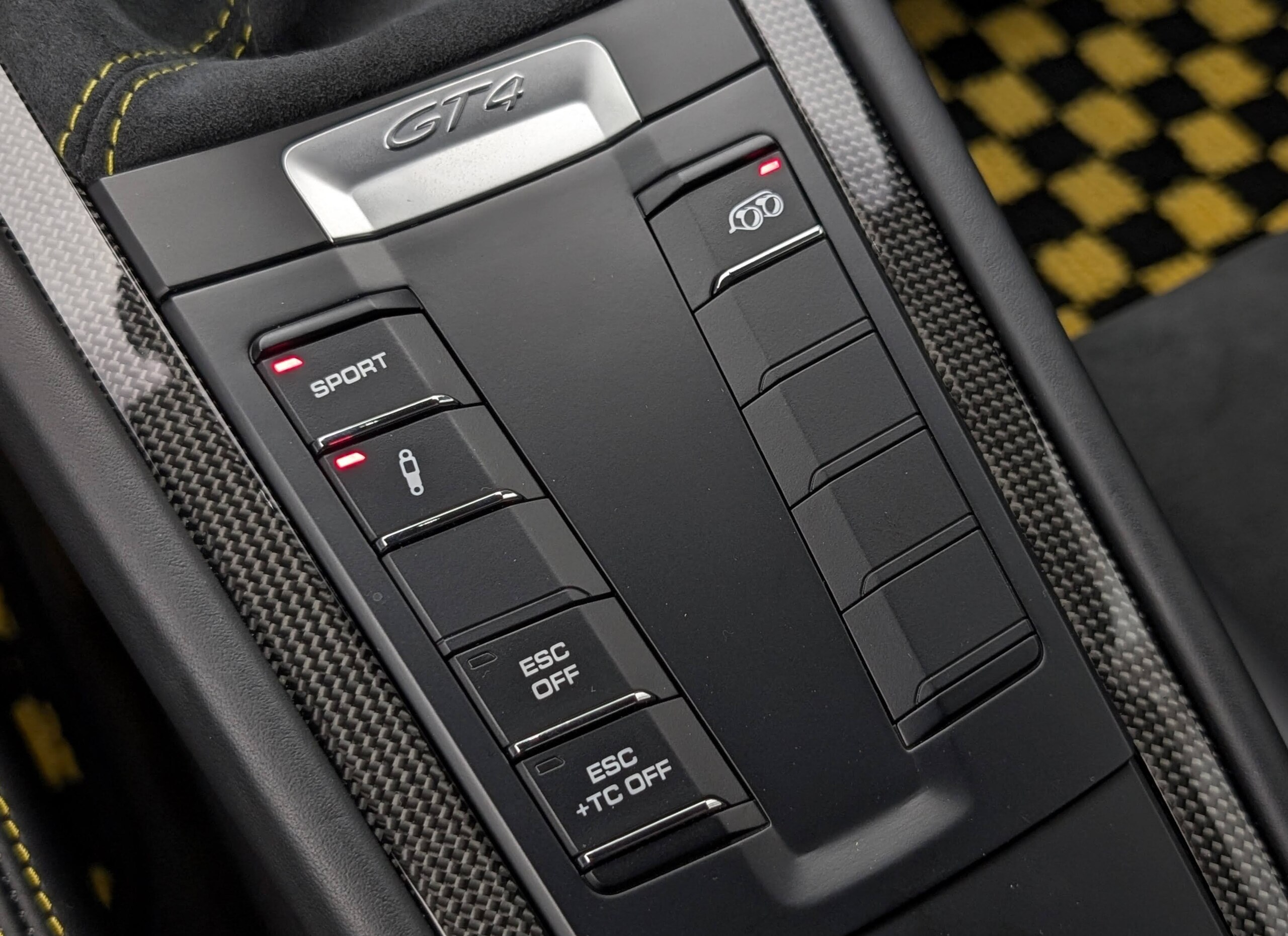 2016 Porsche Cayman GT4 — Photo 26 / 38
