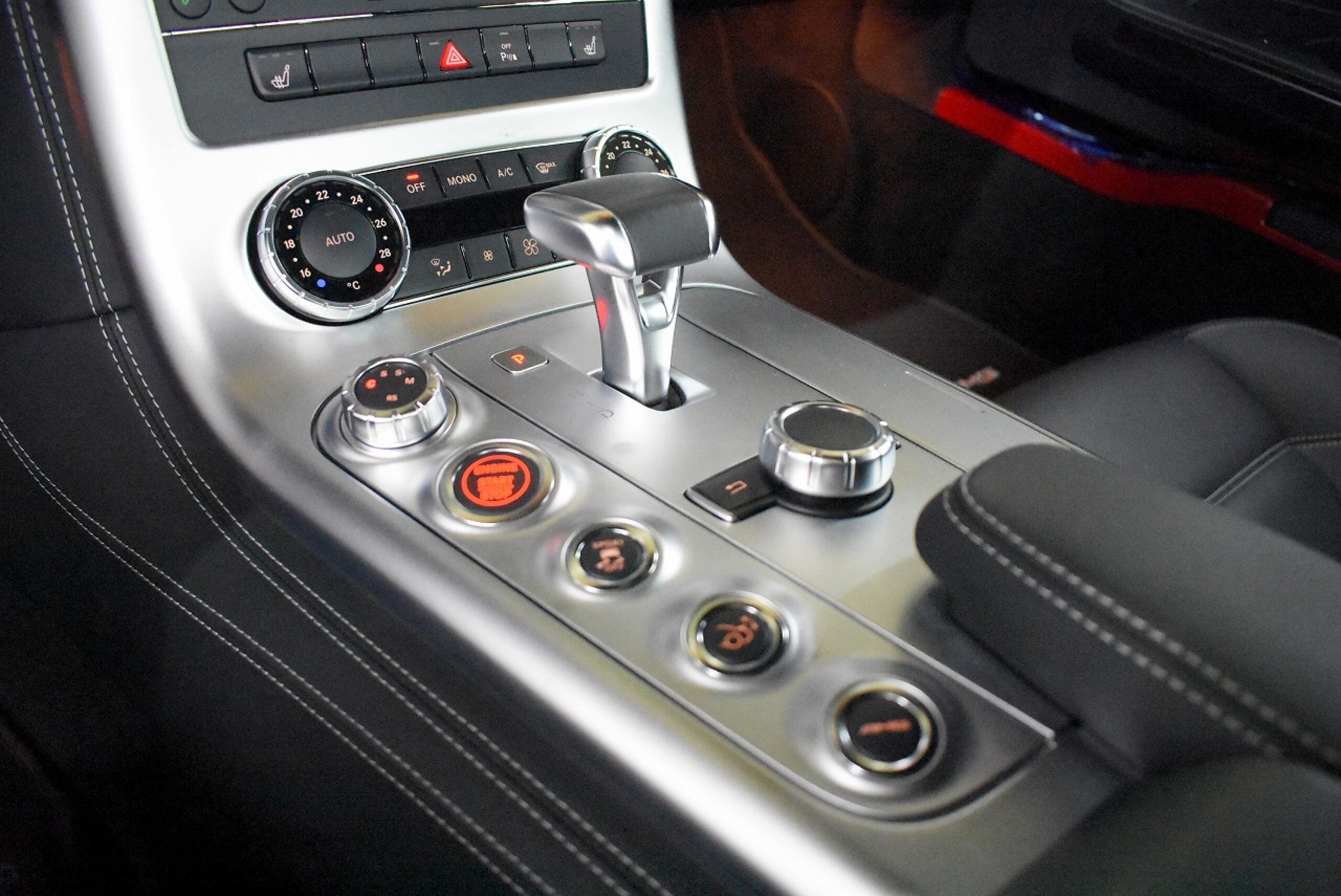 2010 Mercedes Benz SLS AMG — Photo 16 / 26