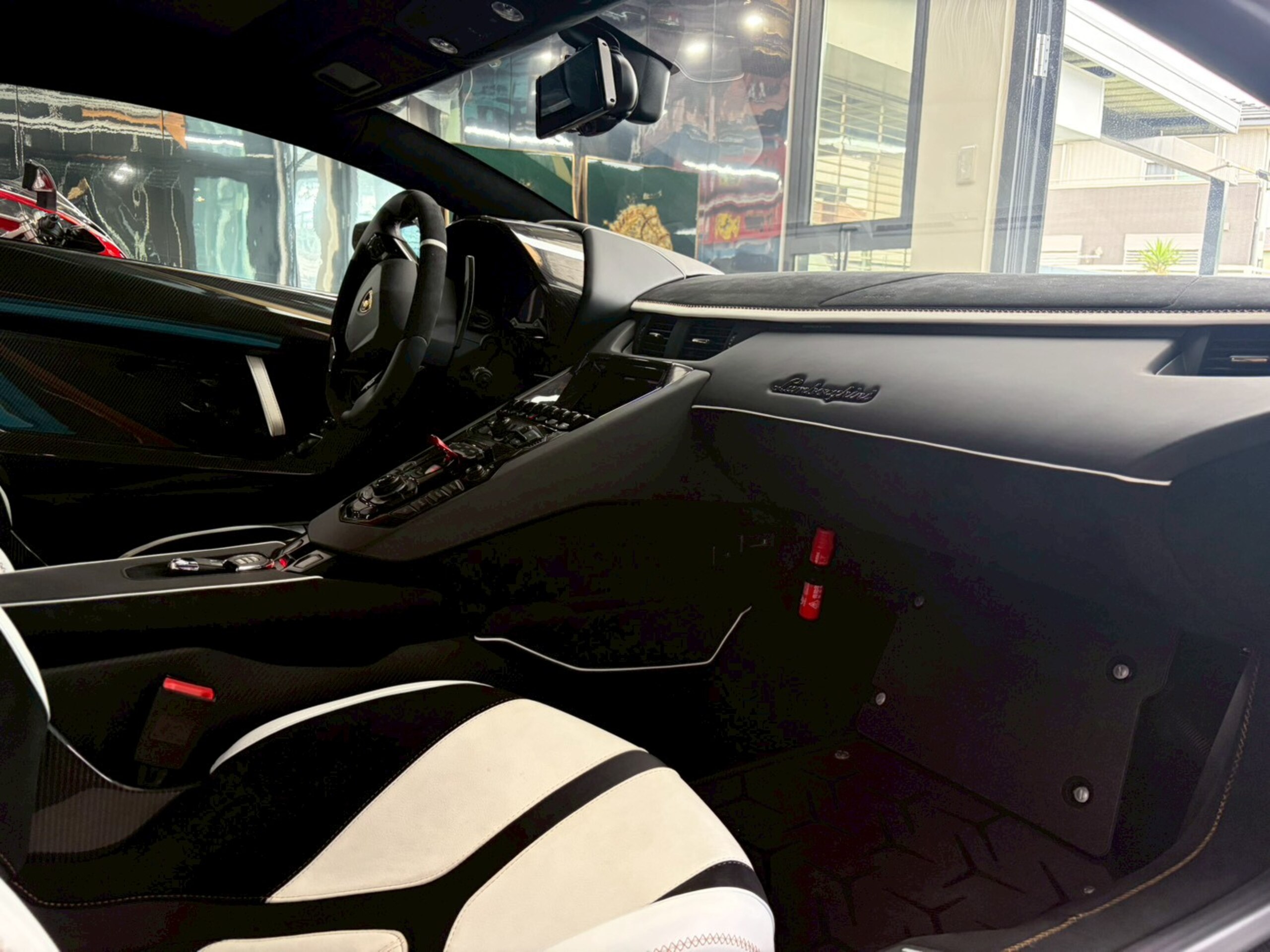 2019 Lamborghini Aventador SVJ — Photo 9 / 41